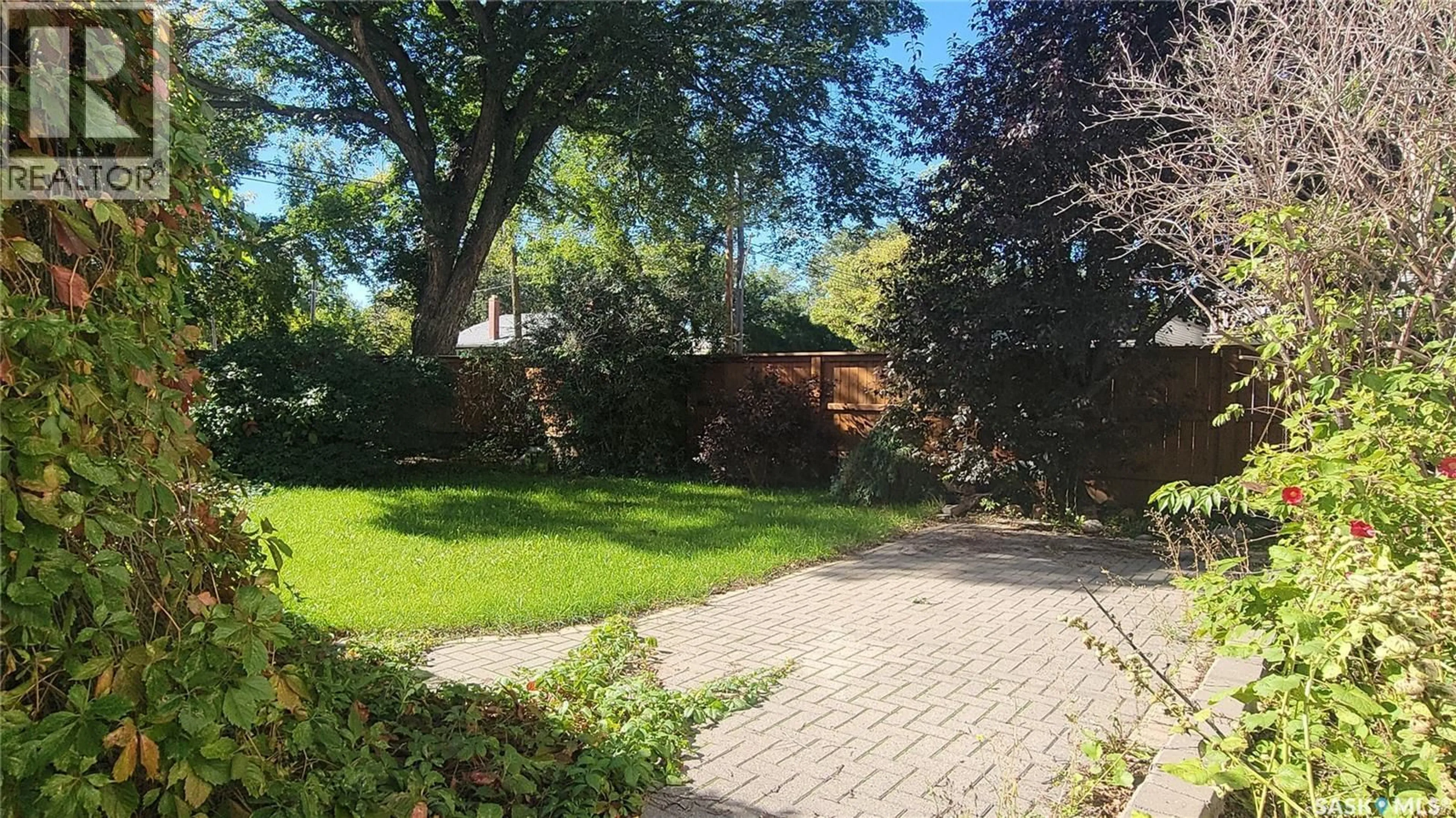 Patio, street for 421 29TH STREET, Saskatoon Saskatchewan S7L0M3