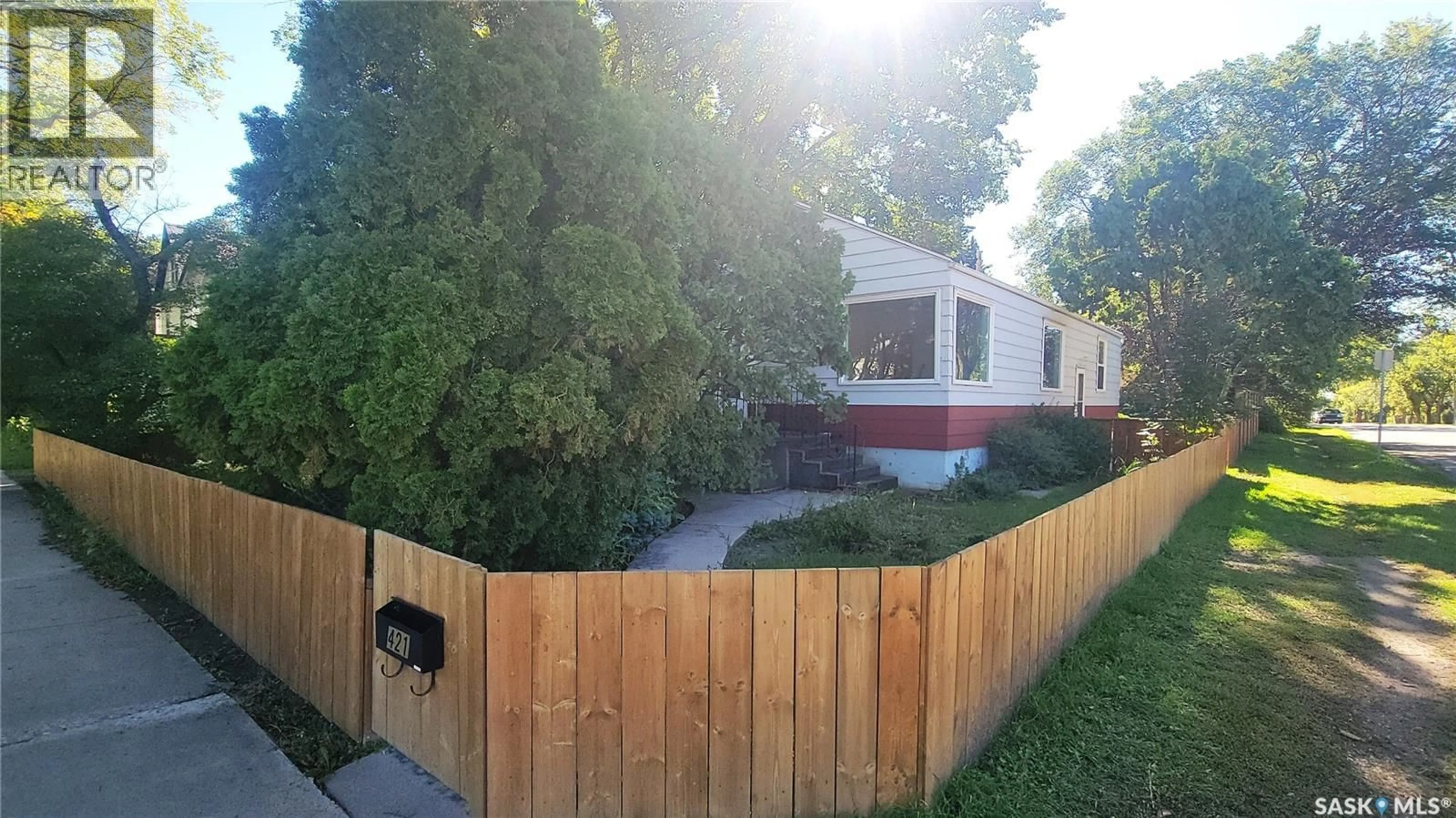 A pic from outside/outdoor area/front of a property/back of a property/a pic from drone, street for 421 29TH STREET, Saskatoon Saskatchewan S7L0M3