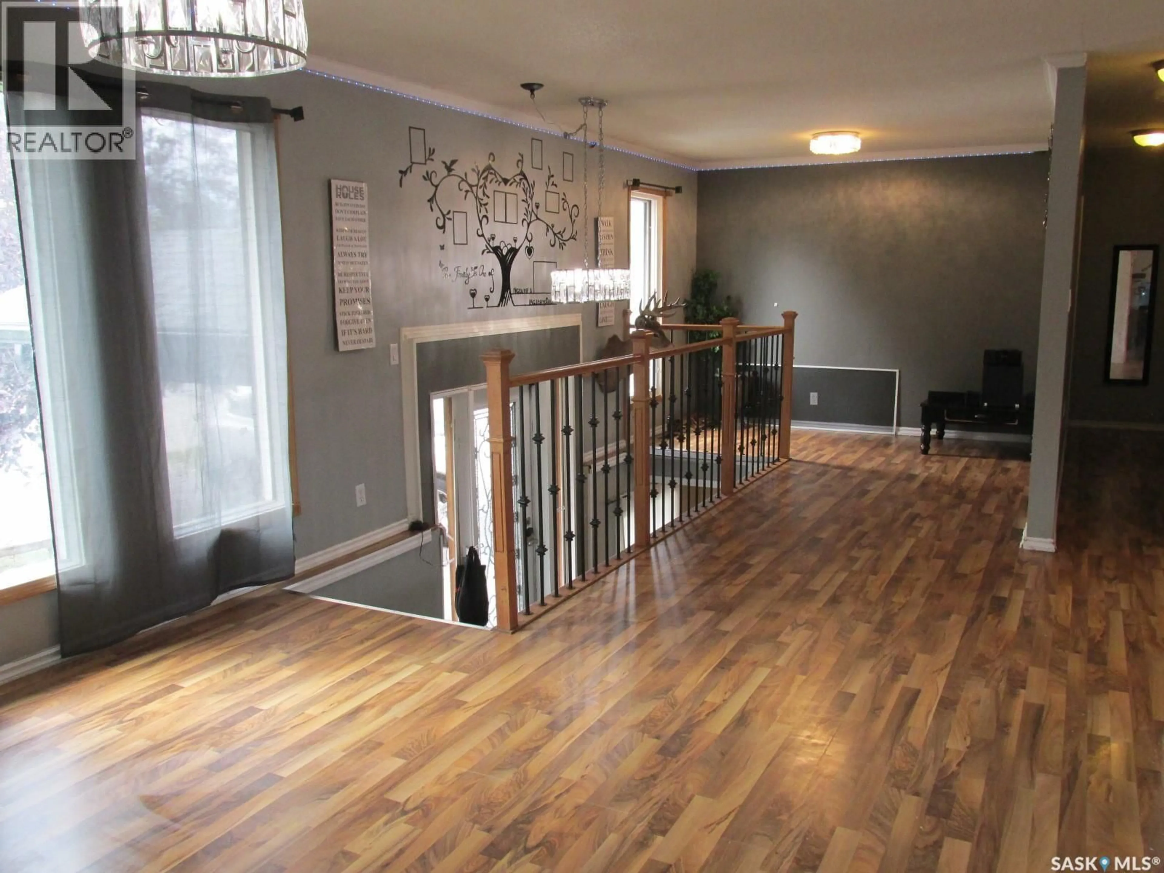 Indoor foyer for 617 8TH AVENUE, Nipawin Saskatchewan S0E1E0