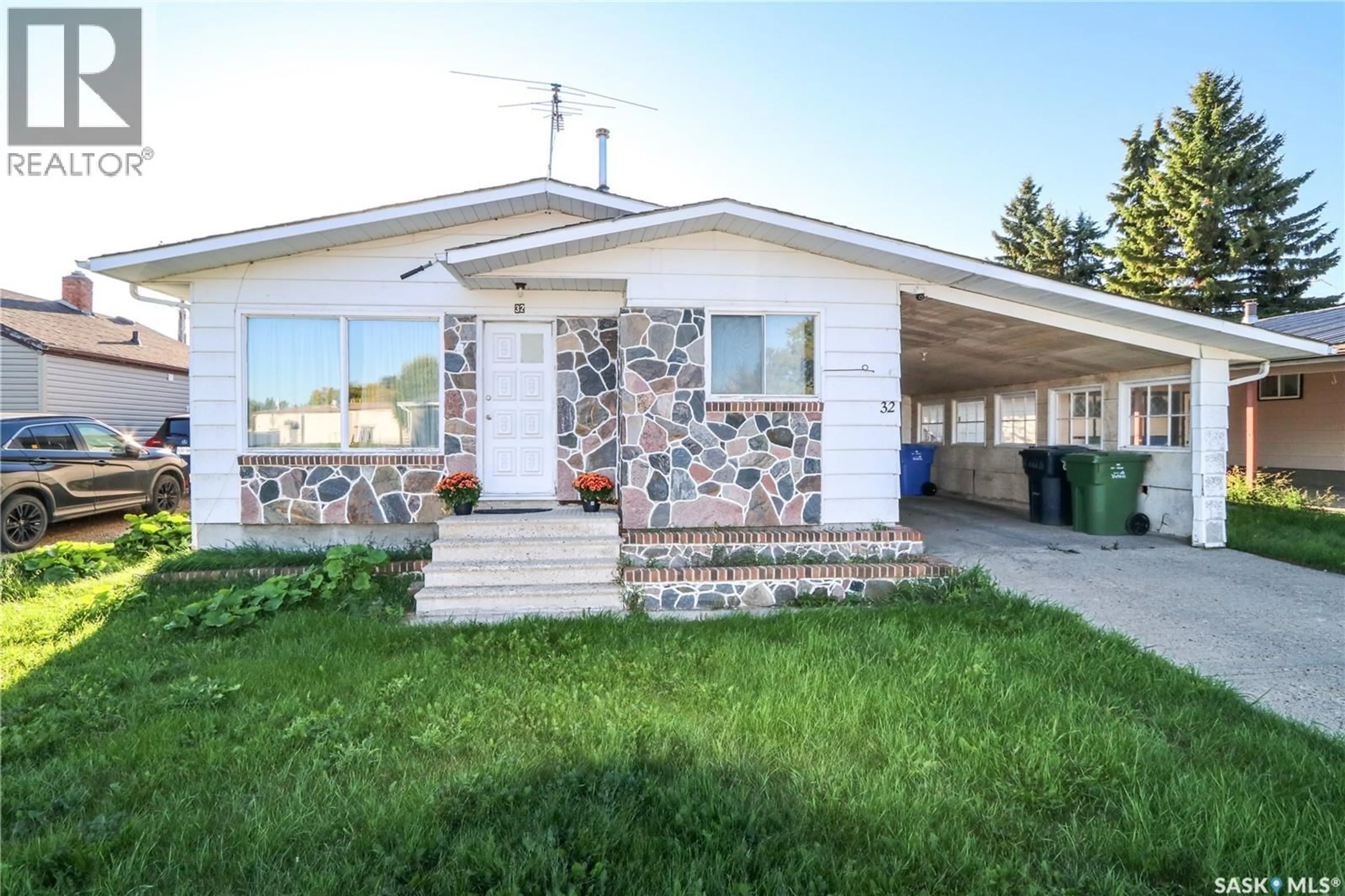 Home with vinyl exterior material, street for 32 CLARKE AVENUE, Yorkton Saskatchewan S3N3X5