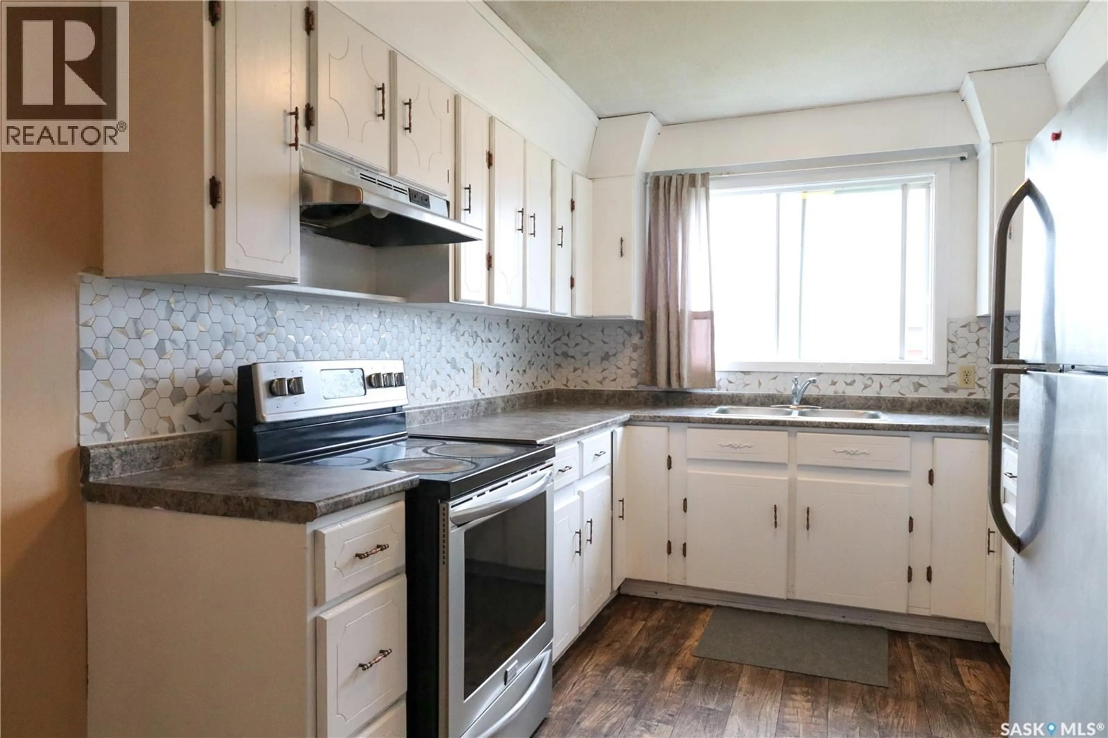 Standard kitchen, wood/laminate floor for 32 CLARKE AVENUE, Yorkton Saskatchewan S3N3X5