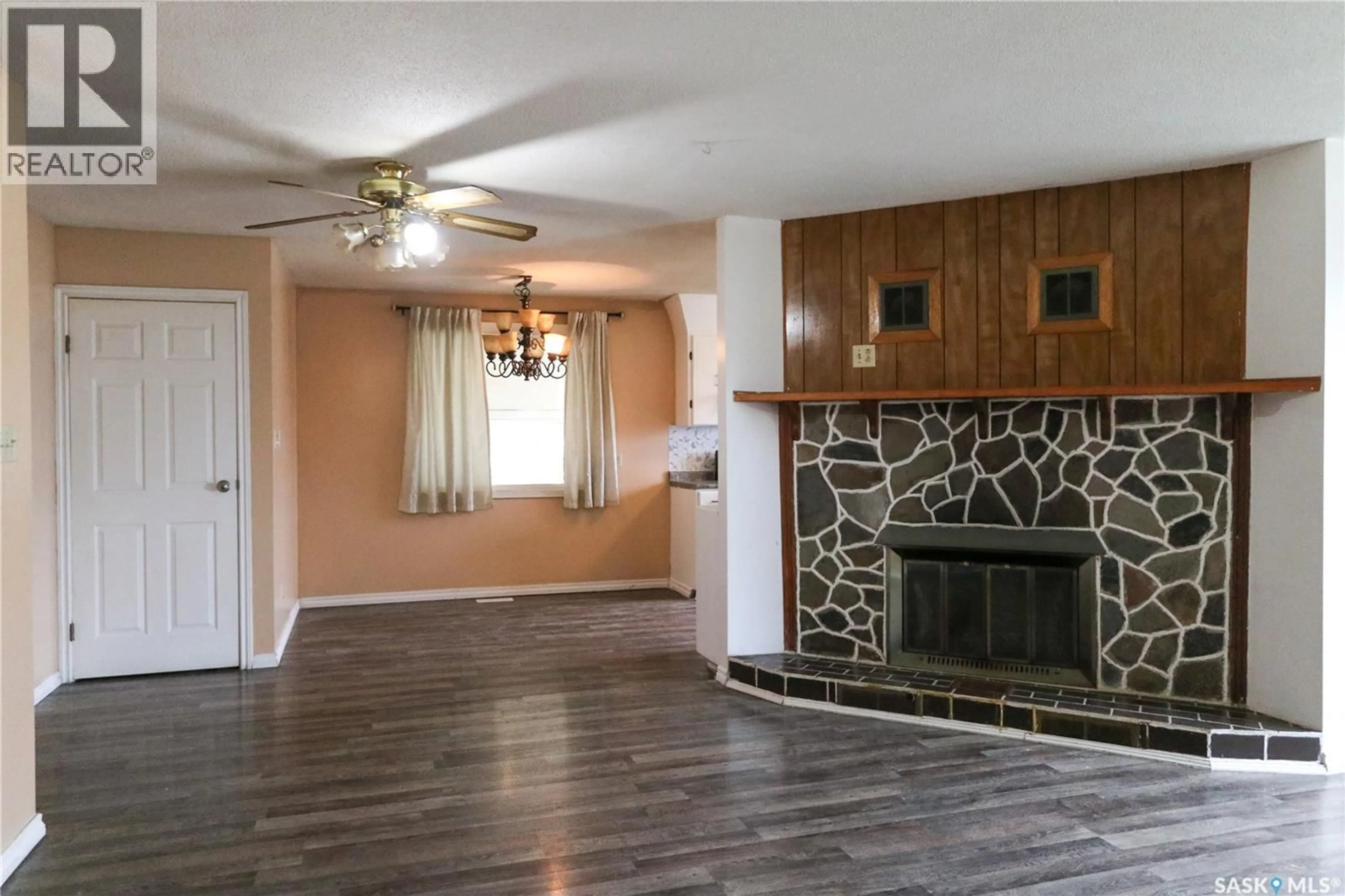 Living room with furniture, unknown for 32 CLARKE AVENUE, Yorkton Saskatchewan S3N3X5