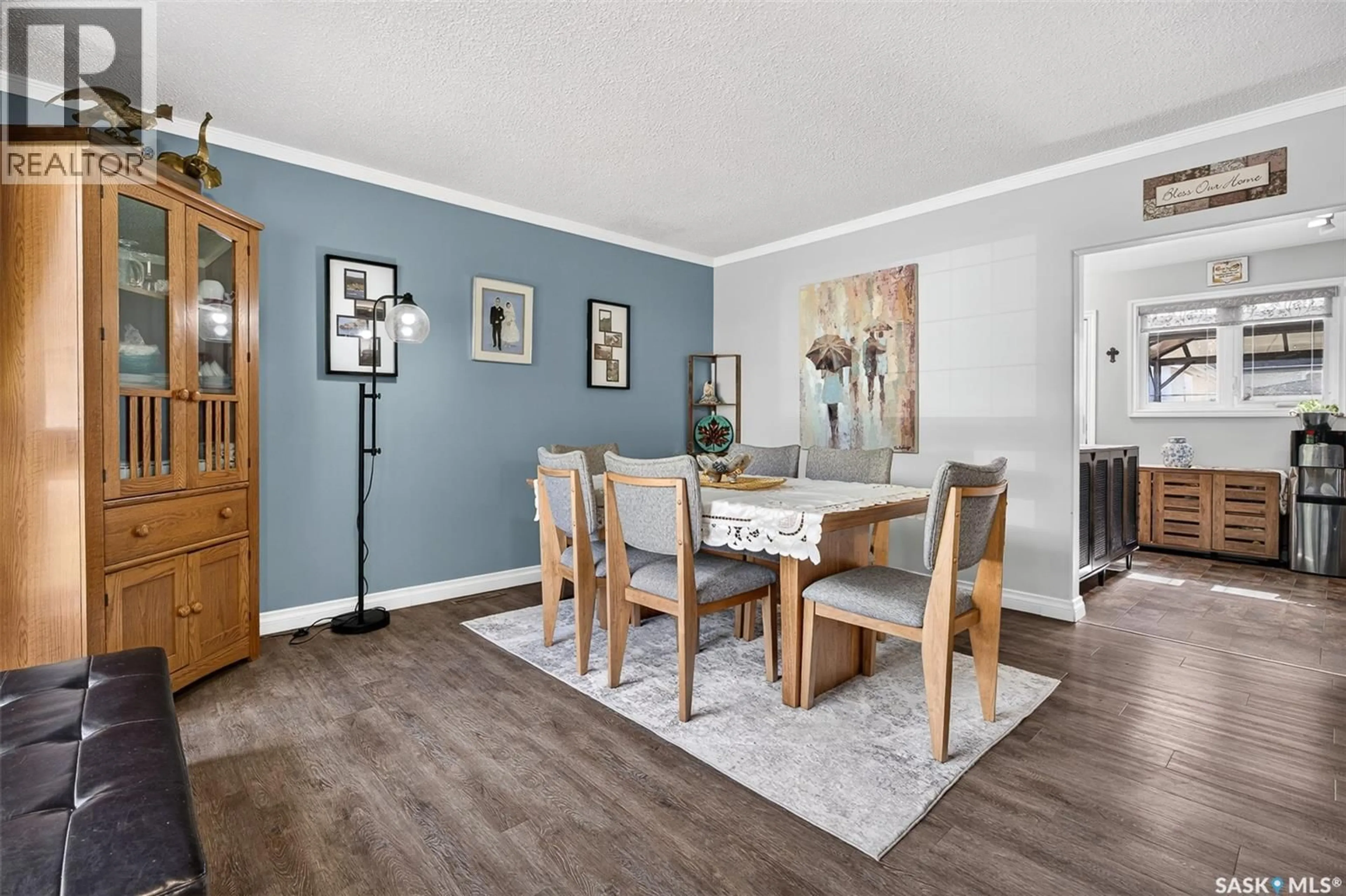Dining room, wood/laminate floor for 1146 DUFFIELD CRESCENT, Moose Jaw Saskatchewan S6H5M4