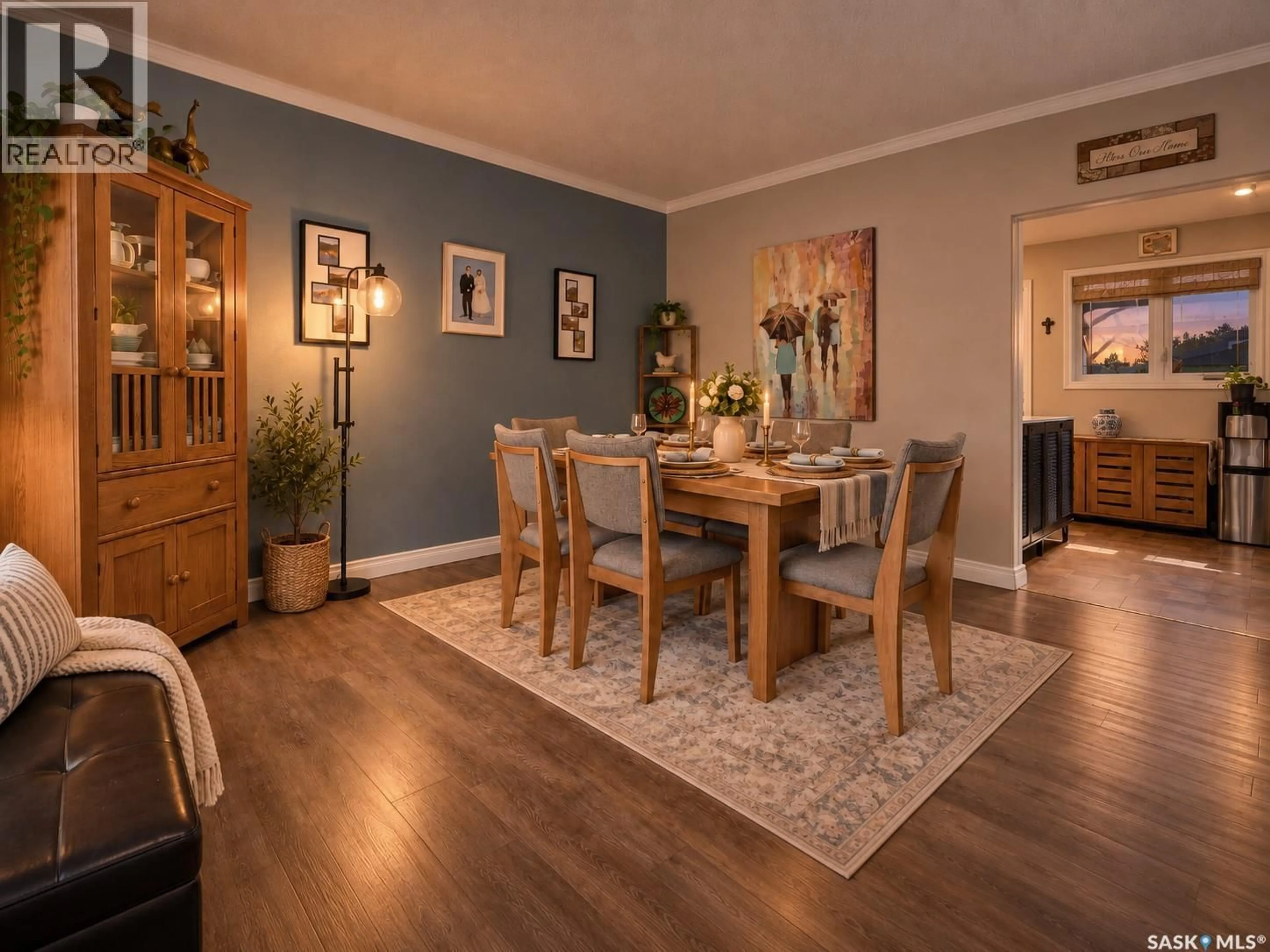 Dining room, wood/laminate floor for 1146 DUFFIELD CRESCENT, Moose Jaw Saskatchewan S6H5M4