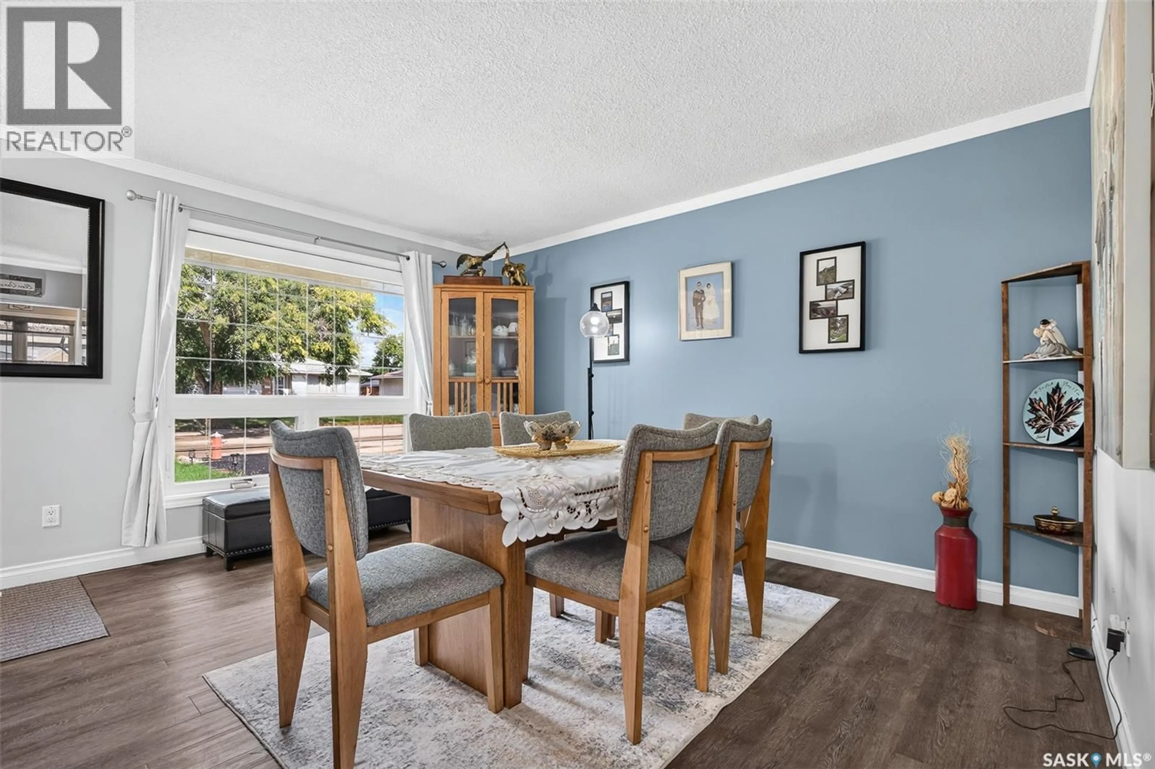 Dining room, wood/laminate floor for 1146 DUFFIELD CRESCENT, Moose Jaw Saskatchewan S6H5M4