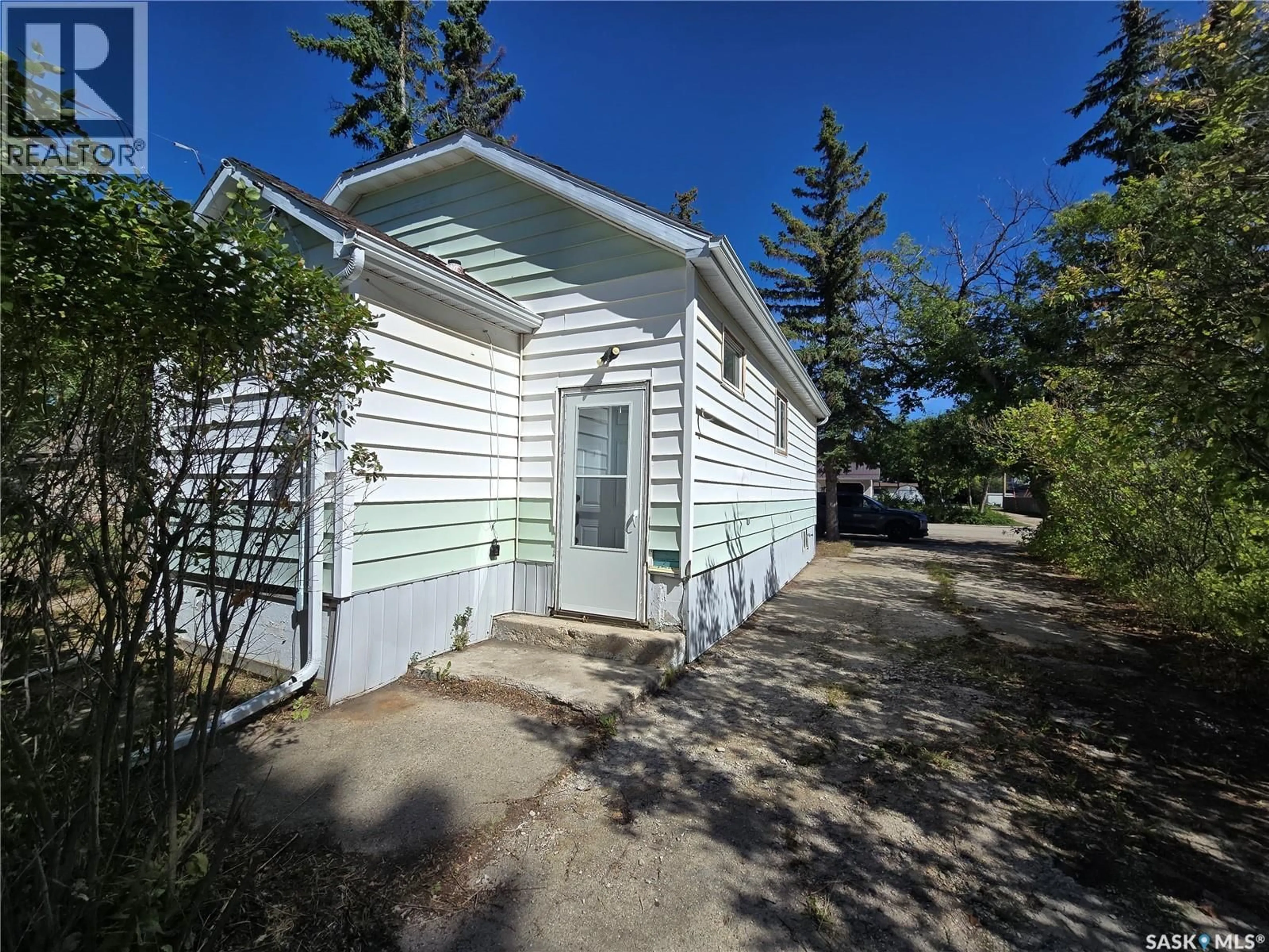 Home with vinyl exterior material, street for E - 116+120 1ST AVENUE, Montmartre Saskatchewan S0G3M0