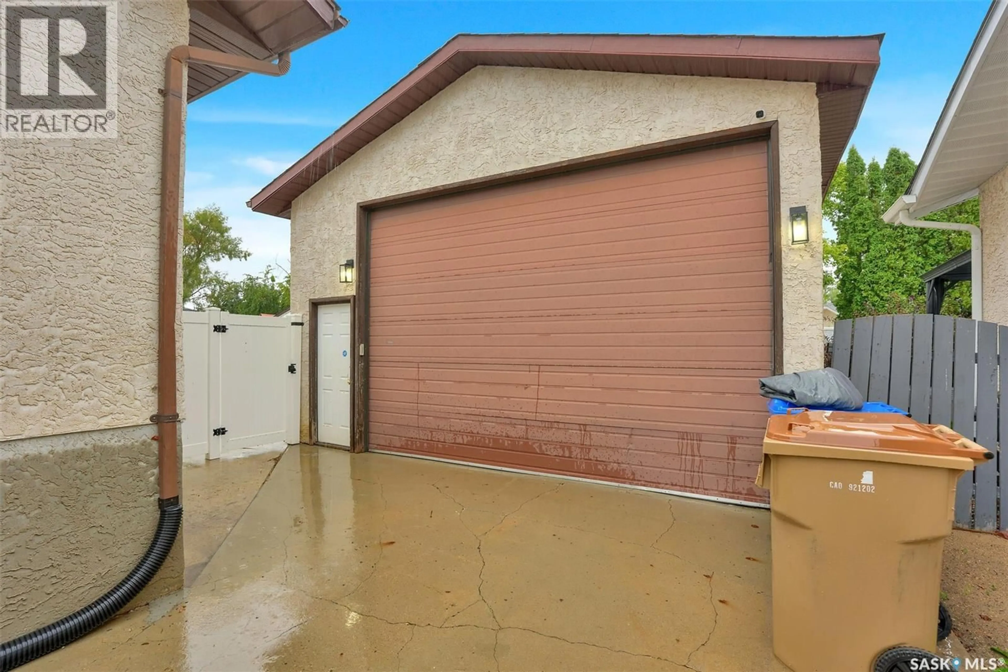 Indoor garage for 6914 WHELAN DRIVE, Regina Saskatchewan S4X3W1