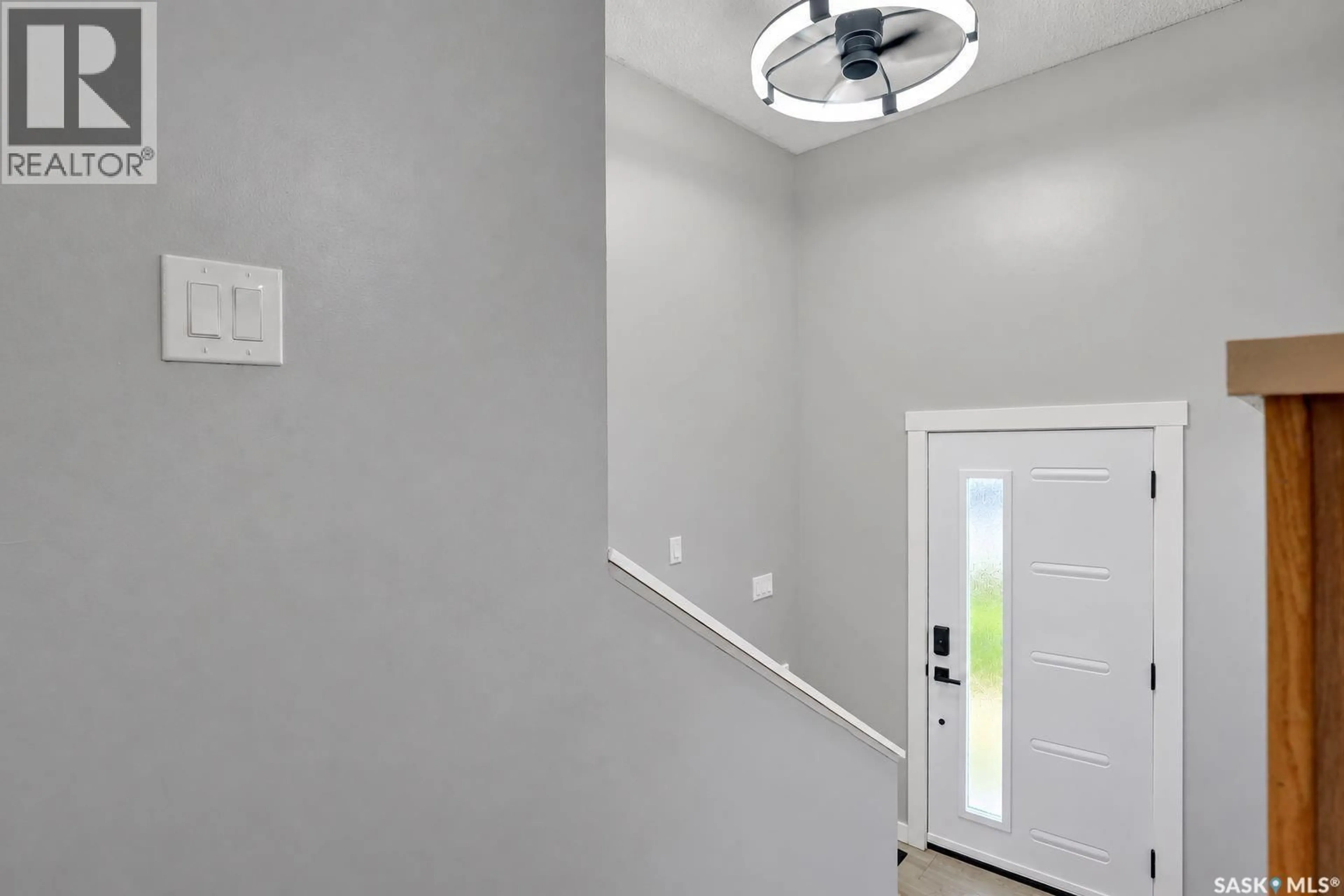 Indoor entryway for 6914 WHELAN DRIVE, Regina Saskatchewan S4X3W1