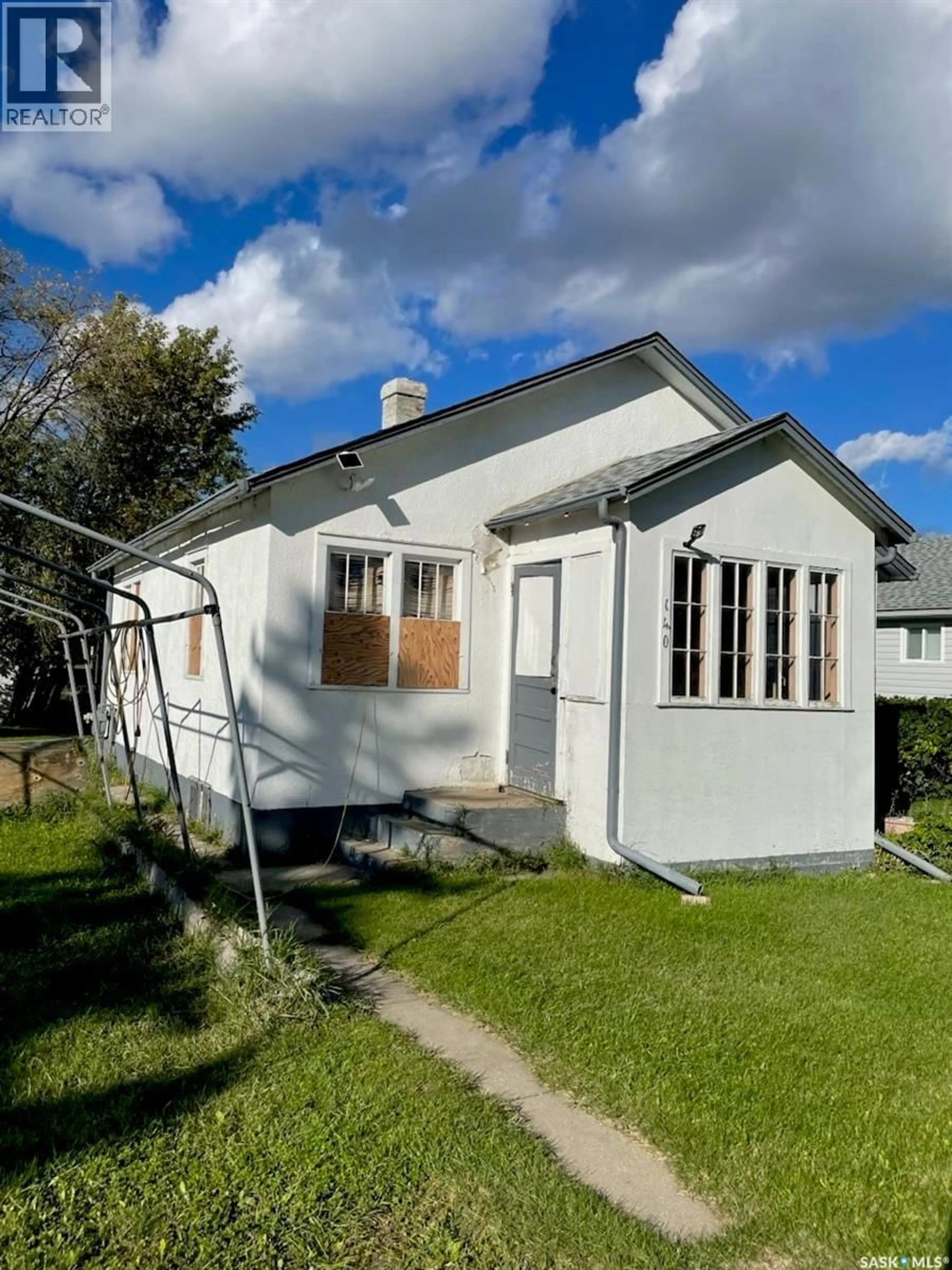 Home with vinyl exterior material, street for 140 29TH STREET, Prince Albert Saskatchewan S6V7L8