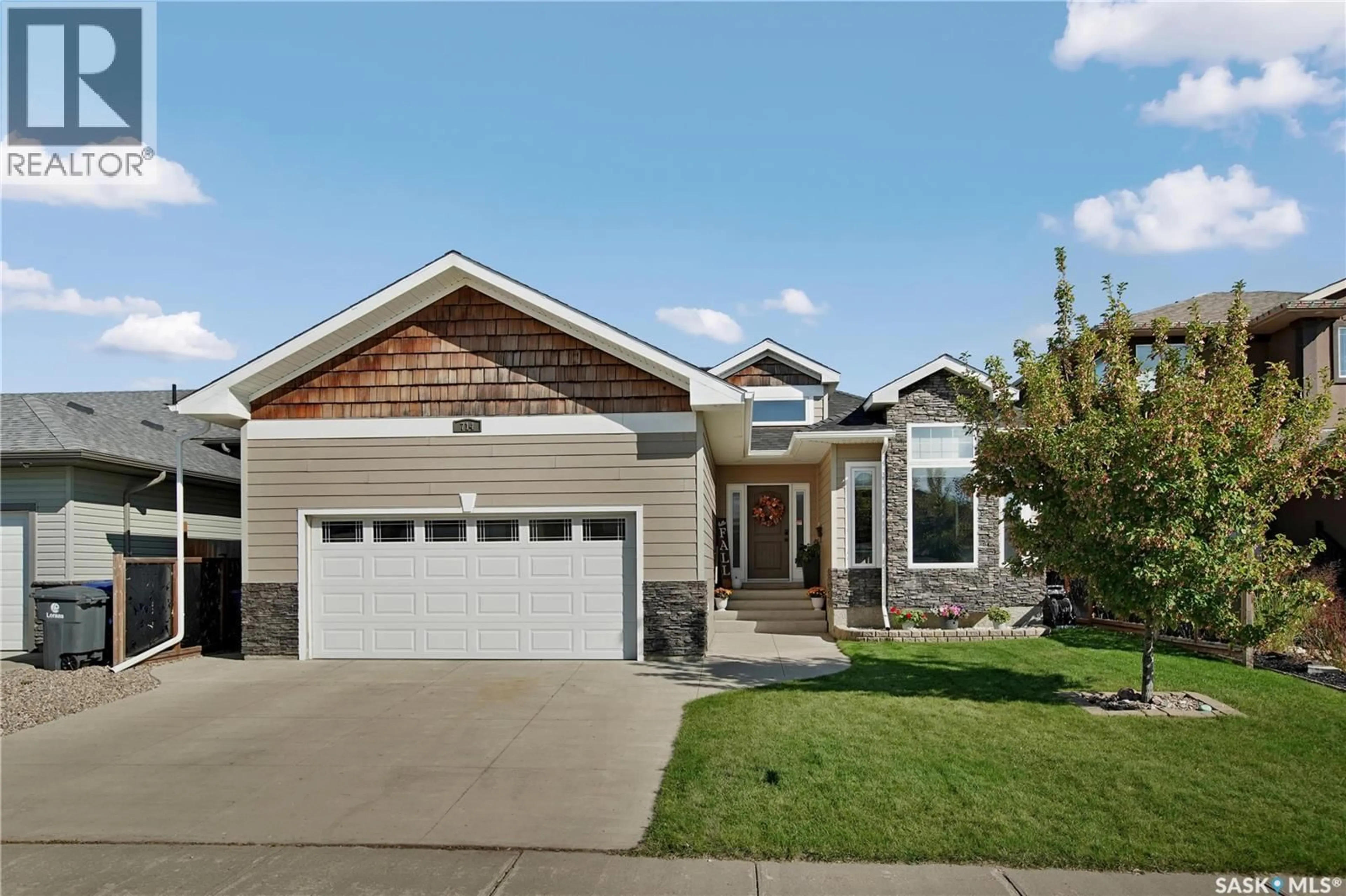 Home with vinyl exterior material, street for 714 REDWOOD CRESCENT, Warman Saskatchewan S0K4S2