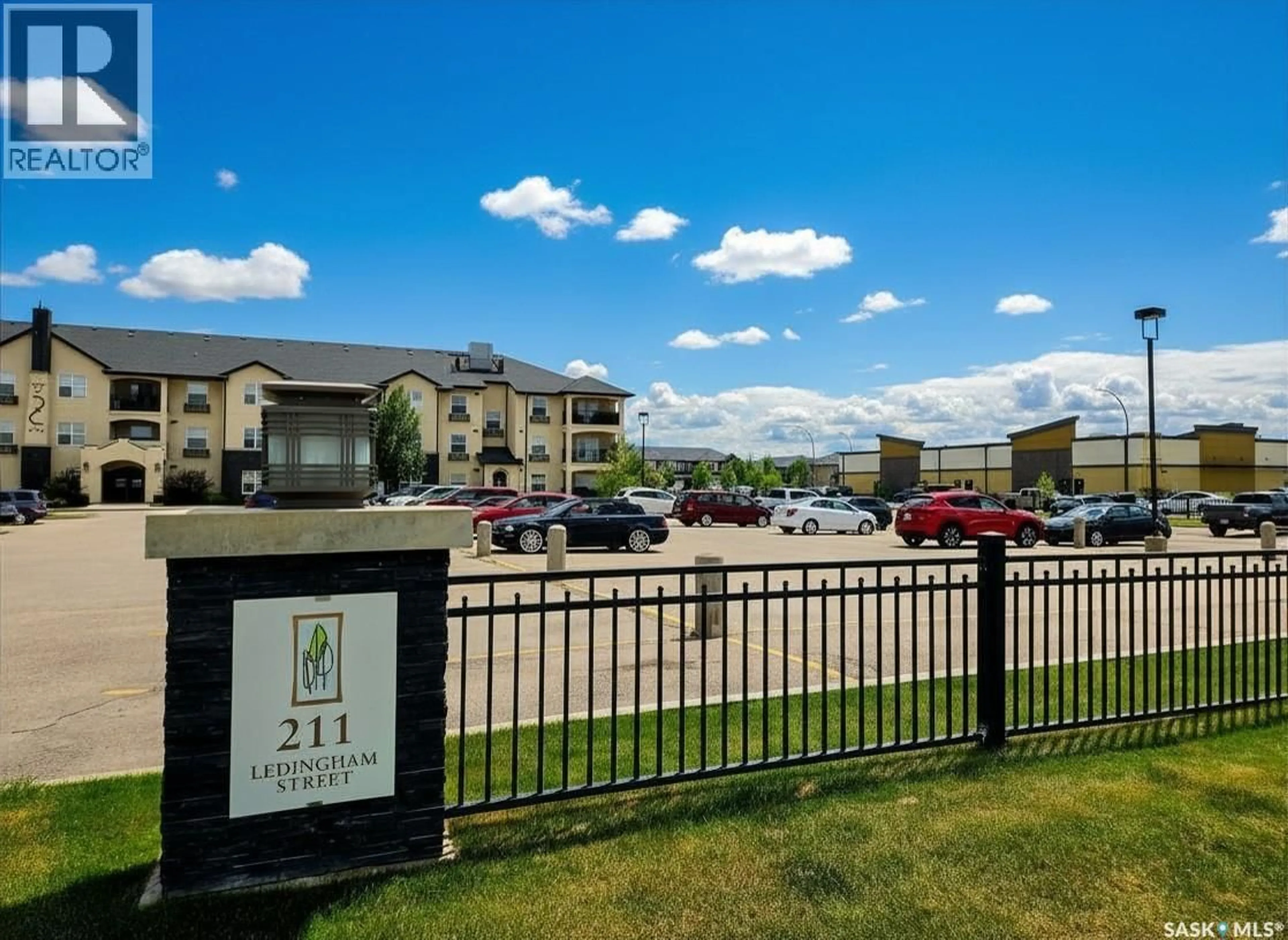 Patio, street for 211 - 216 LEDINGHAM STREET, Saskatoon Saskatchewan S7V0C5
