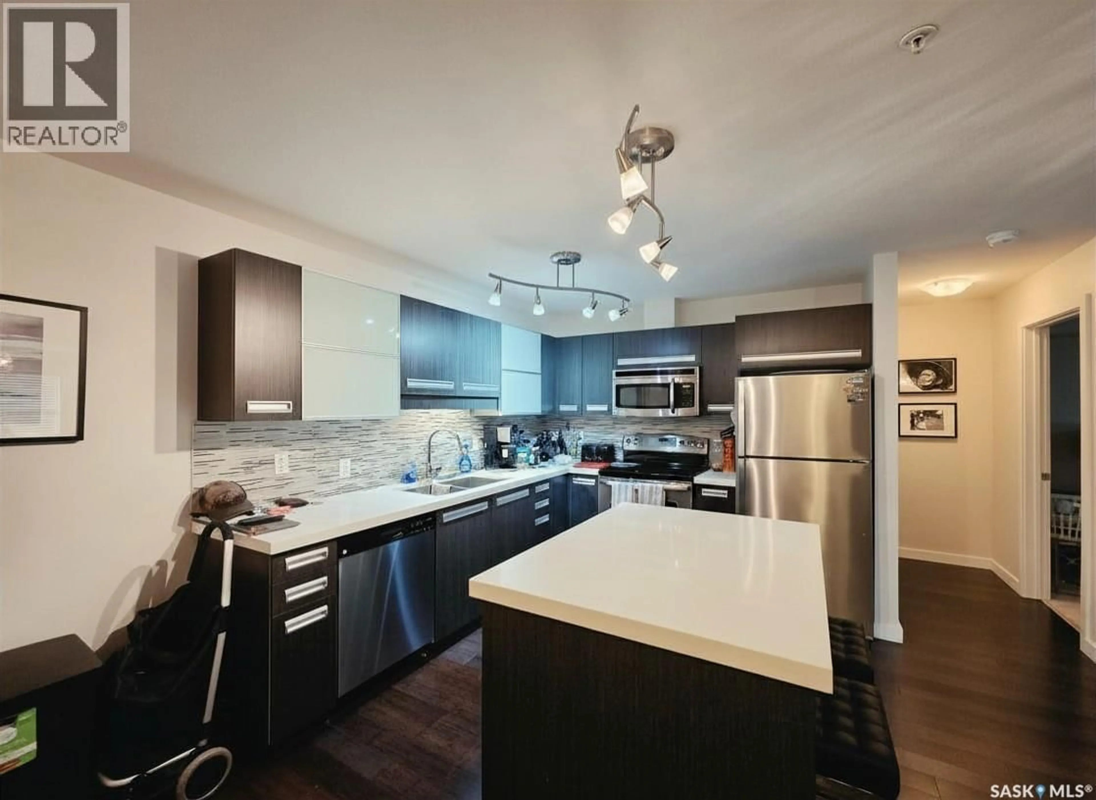 Contemporary kitchen, unknown for 211 - 216 LEDINGHAM STREET, Saskatoon Saskatchewan S7V0C5