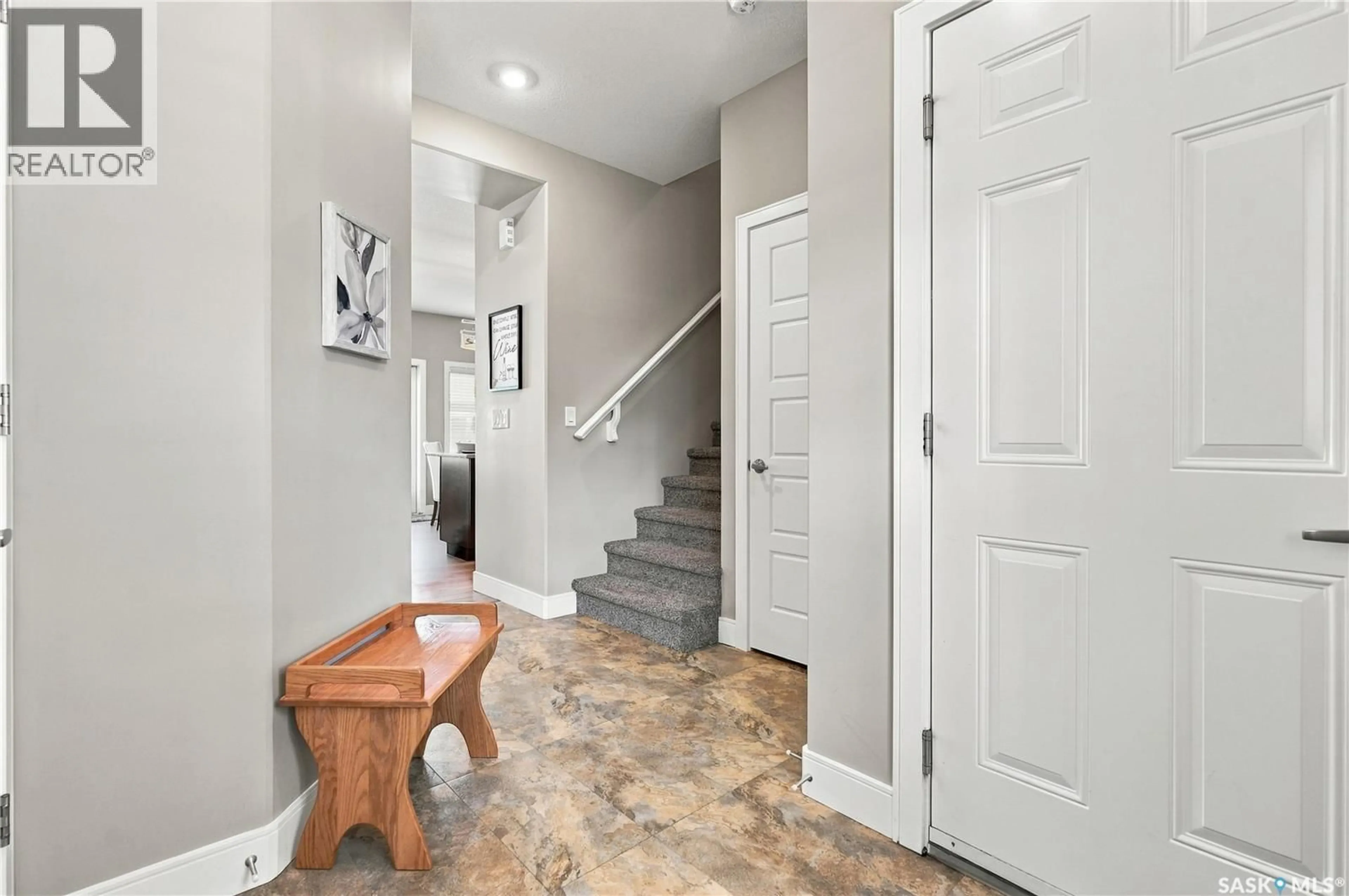 Indoor entryway for 52 115 VELTKAMP CRESCENT, Saskatoon Saskatchewan S7T0T7