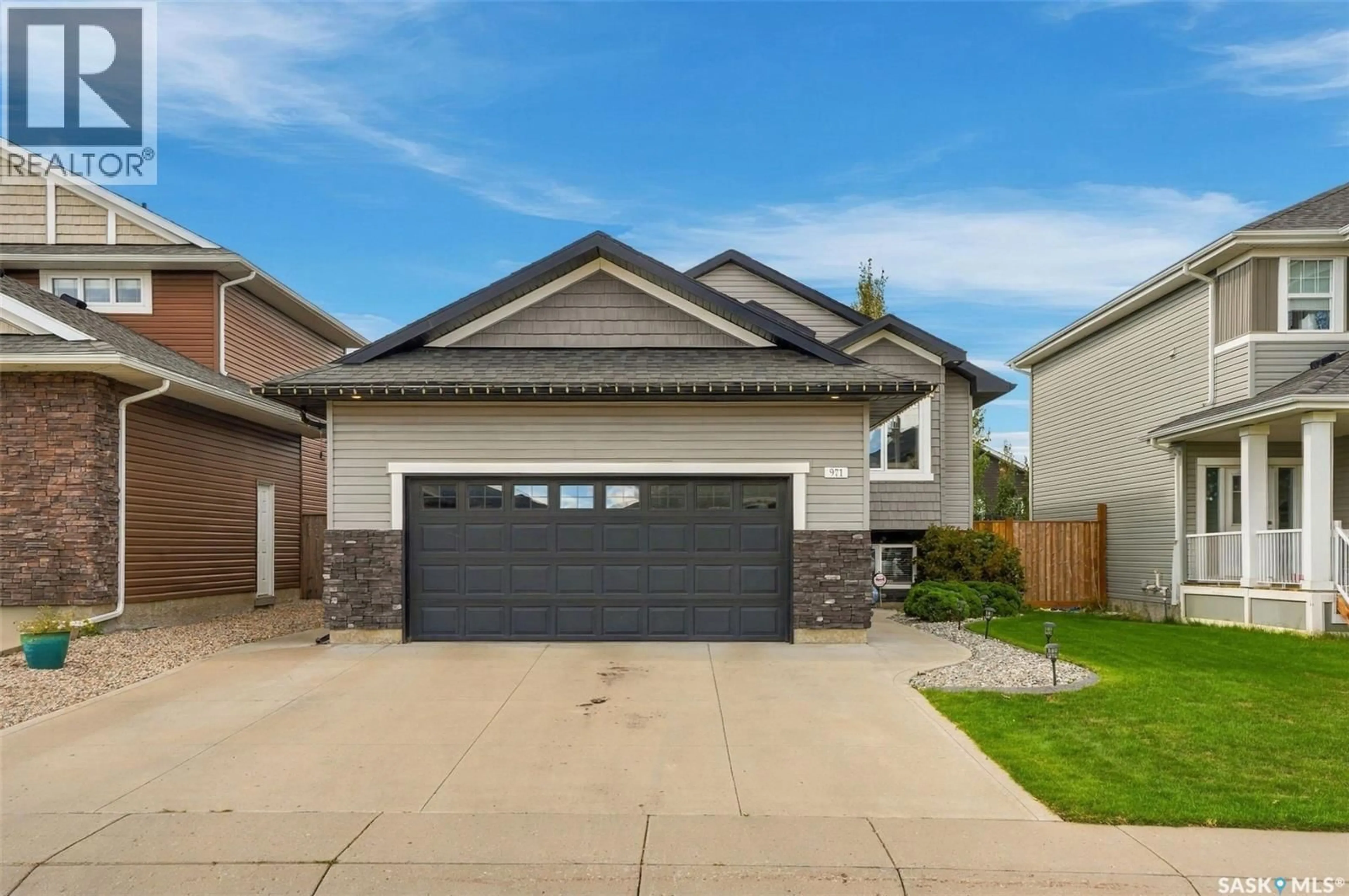 Home with vinyl exterior material, street for 971 PRINGLE COVE, Saskatoon Saskatchewan S7T1C9