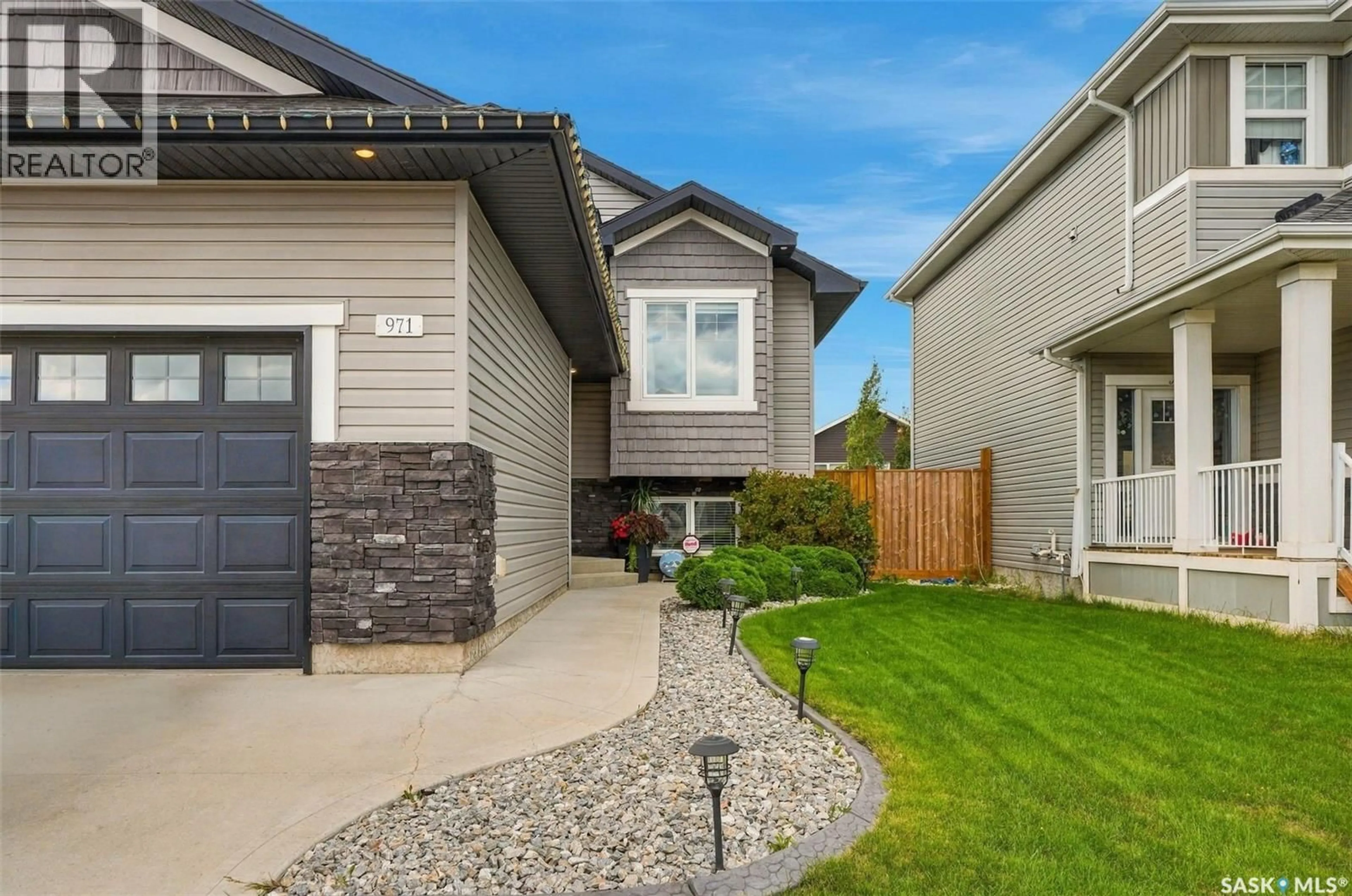 Home with vinyl exterior material, street for 971 PRINGLE COVE, Saskatoon Saskatchewan S7T1C9