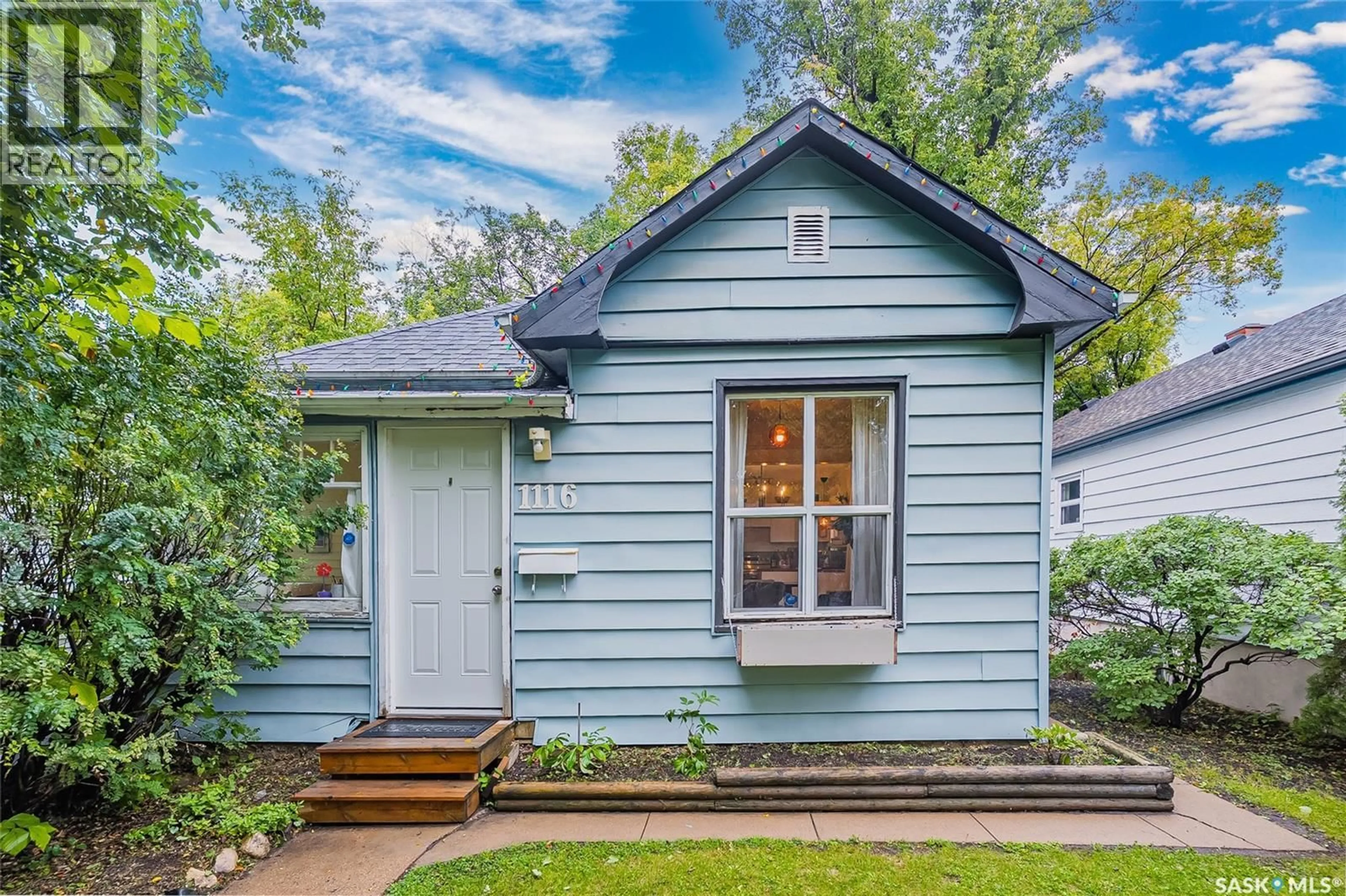 Home with vinyl exterior material, street for 1116 B AVENUE, Saskatoon Saskatchewan S7L1G1