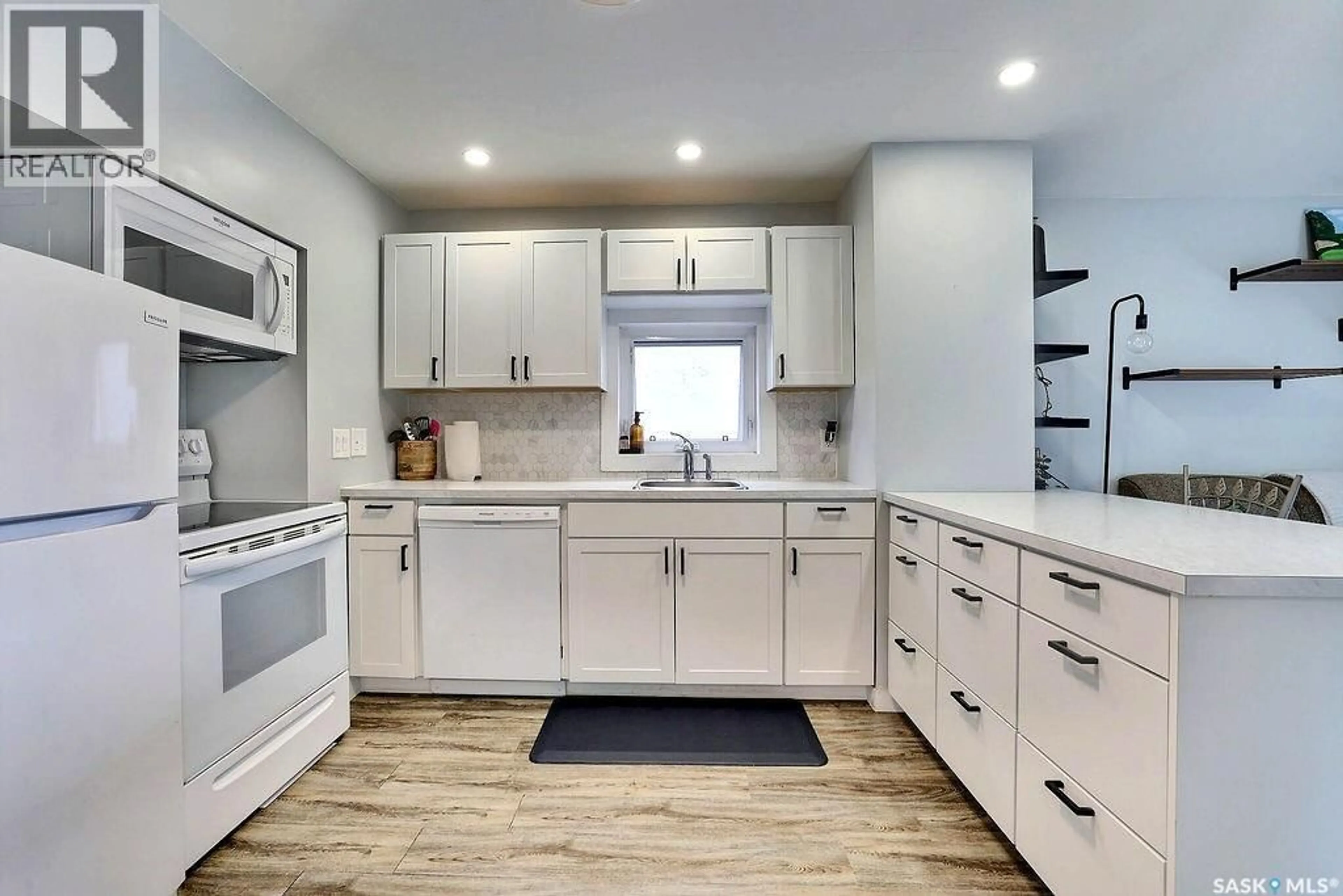 Contemporary kitchen, ceramic/tile floor for 2136 MCARA STREET, Regina Saskatchewan S4N2V8