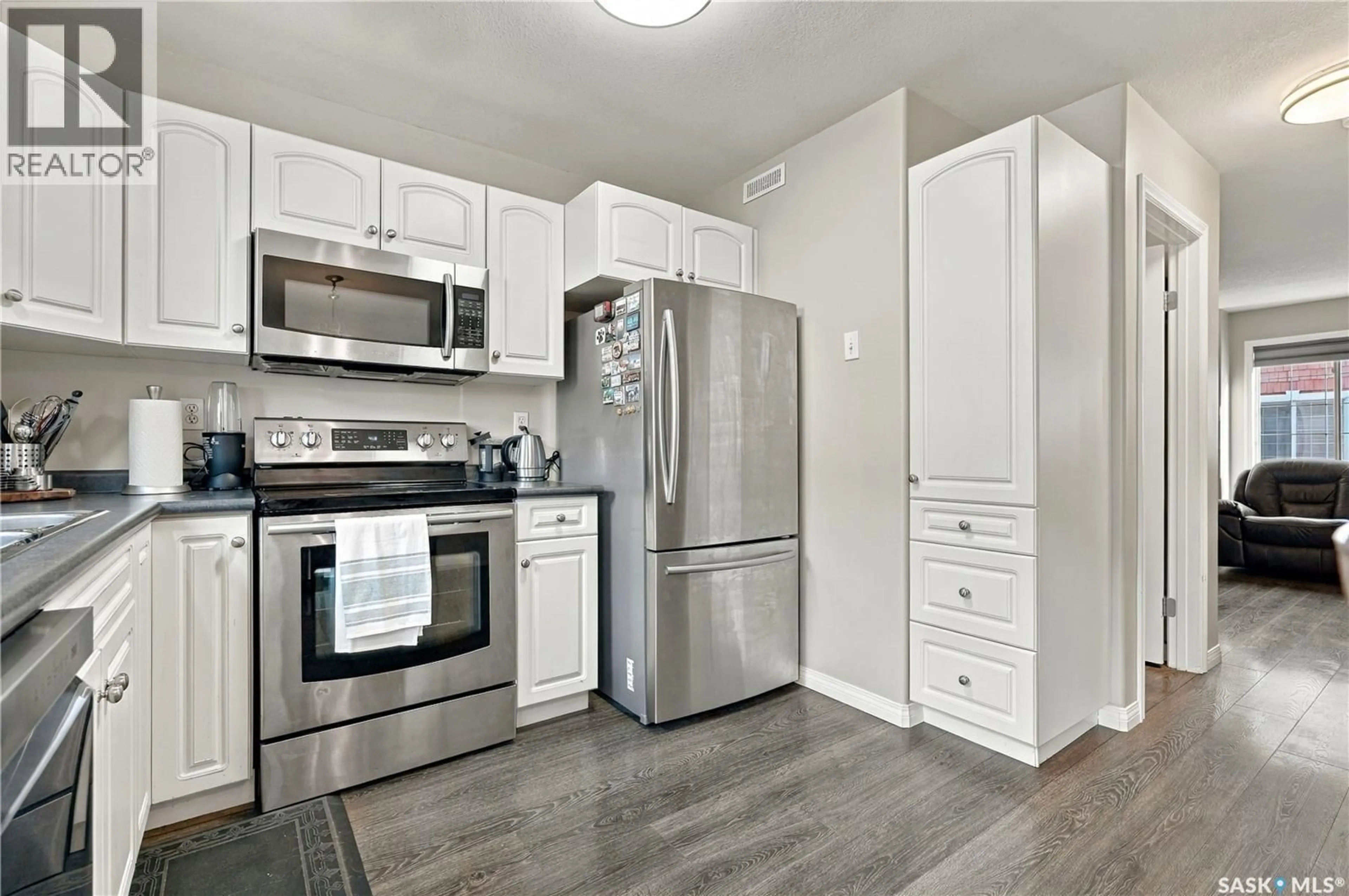 Standard kitchen, unknown for 40 243 HEROLD TERRACE, Saskatoon Saskatchewan S7V1J5