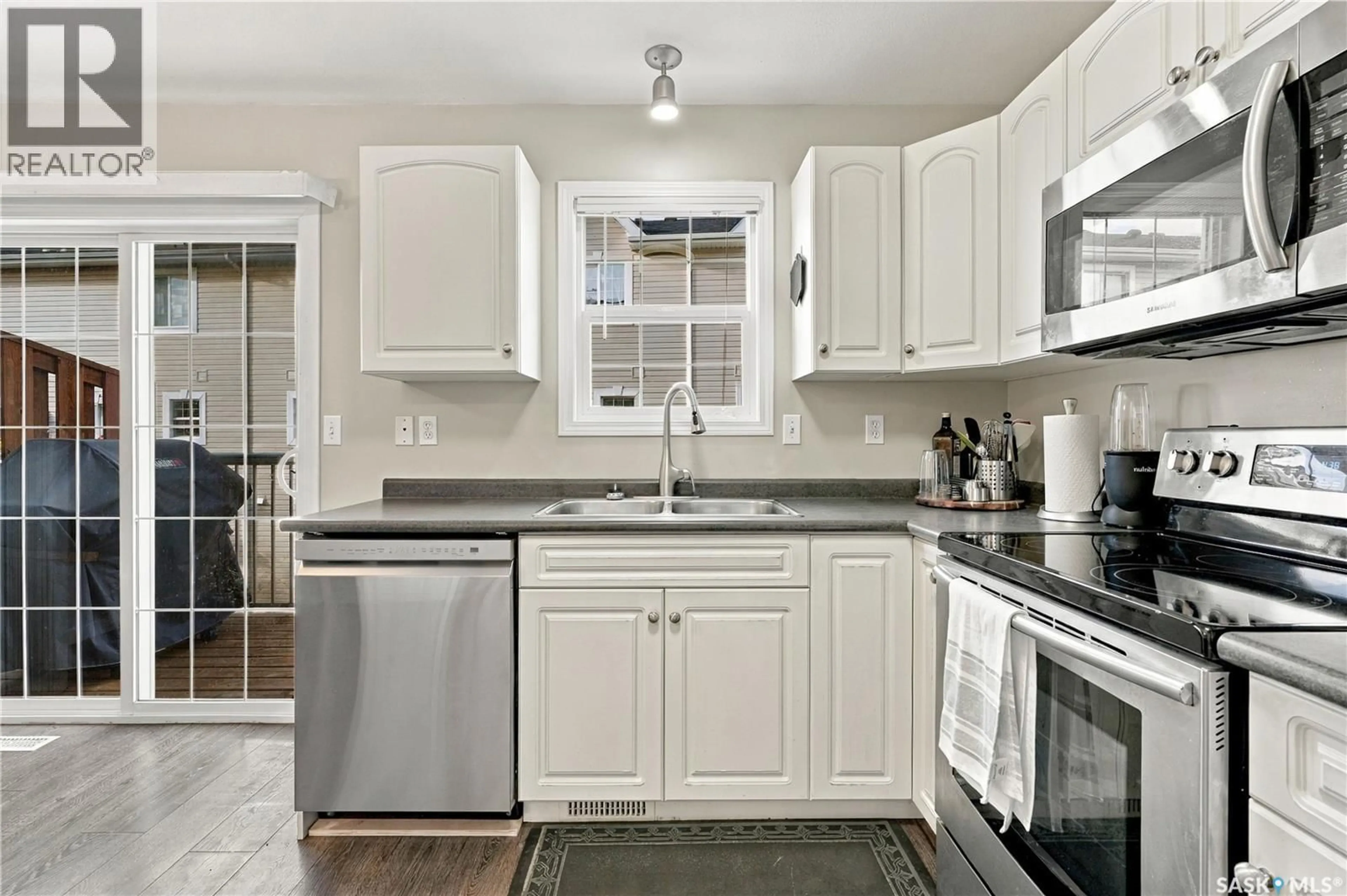 Standard kitchen, ceramic/tile floor for 40 243 HEROLD TERRACE, Saskatoon Saskatchewan S7V1J5