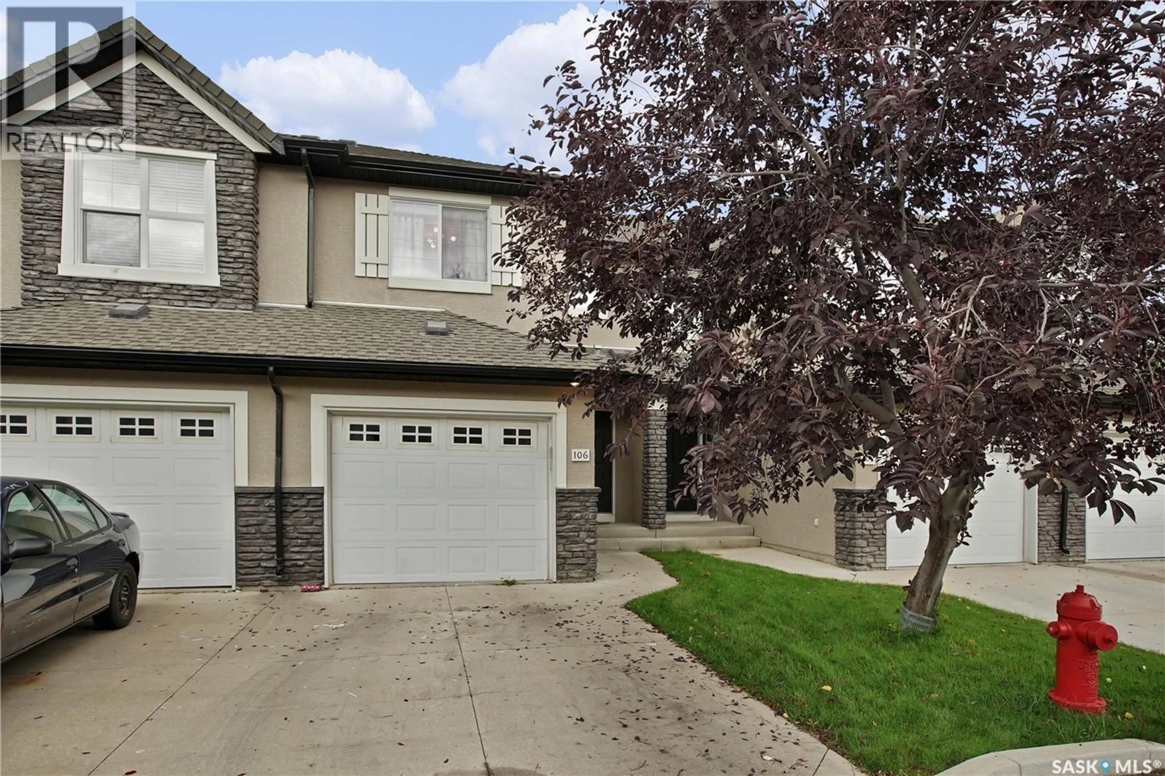 Home with vinyl exterior material, street for 106 - 410 HUNTER ROAD, Saskatoon Saskatchewan S7T0L5