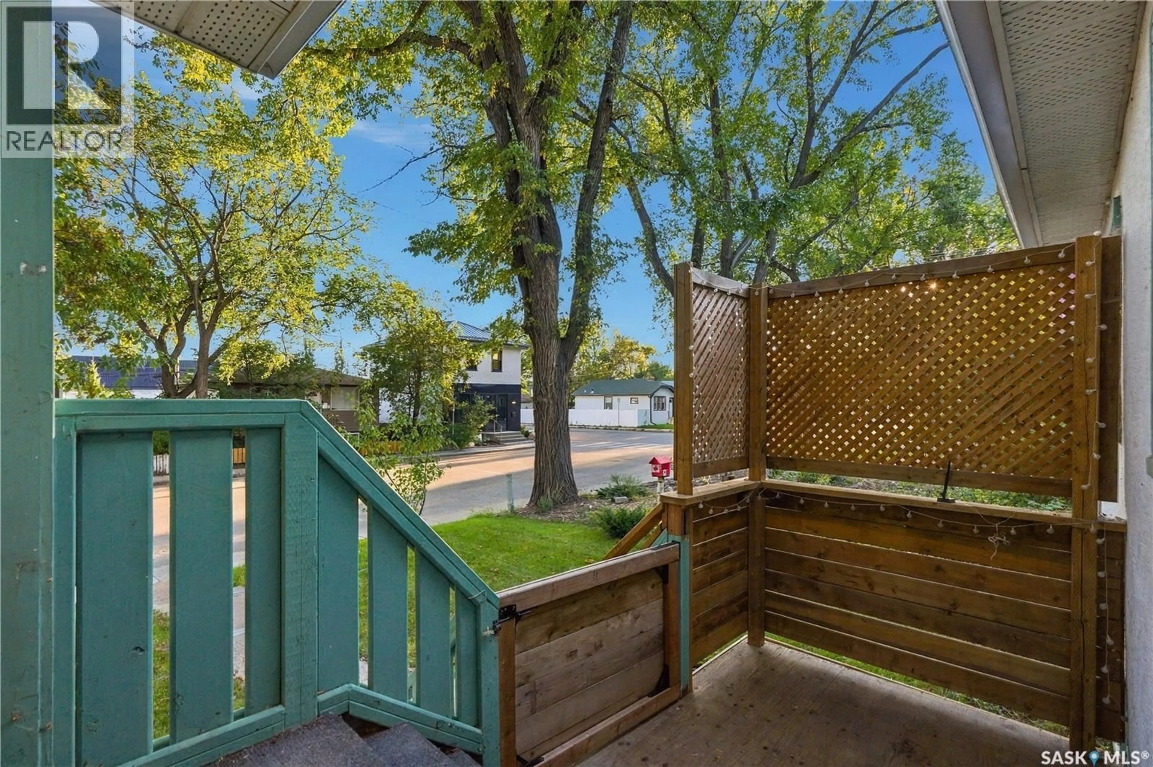 Patio, water/lake/river/ocean view for 216 25TH STREET, Saskatoon Saskatchewan S7L0C4