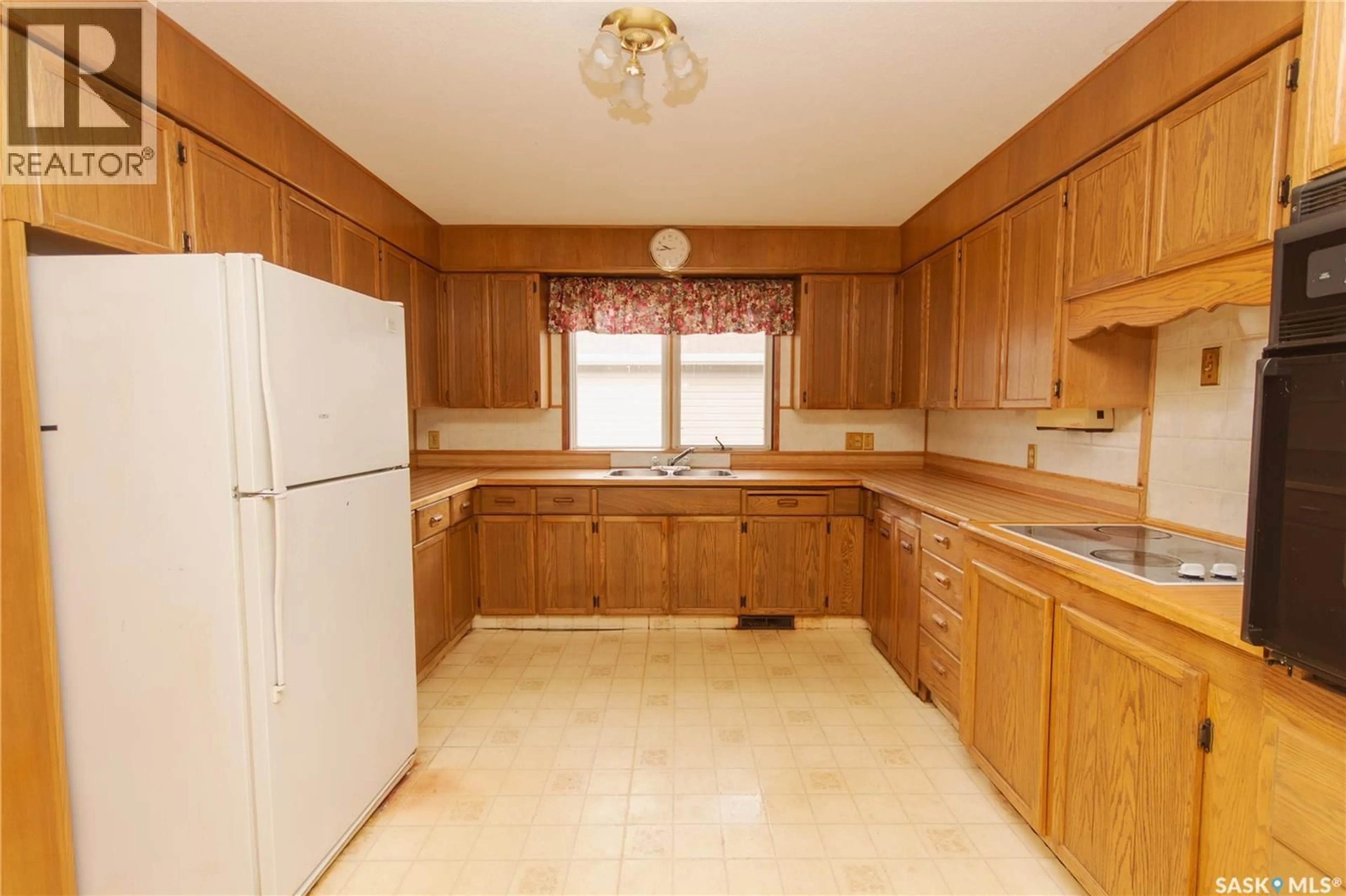 Standard kitchen, ceramic/tile floor for 11037 MARTIN CRESCENT, North Battleford Saskatchewan S9A3M9