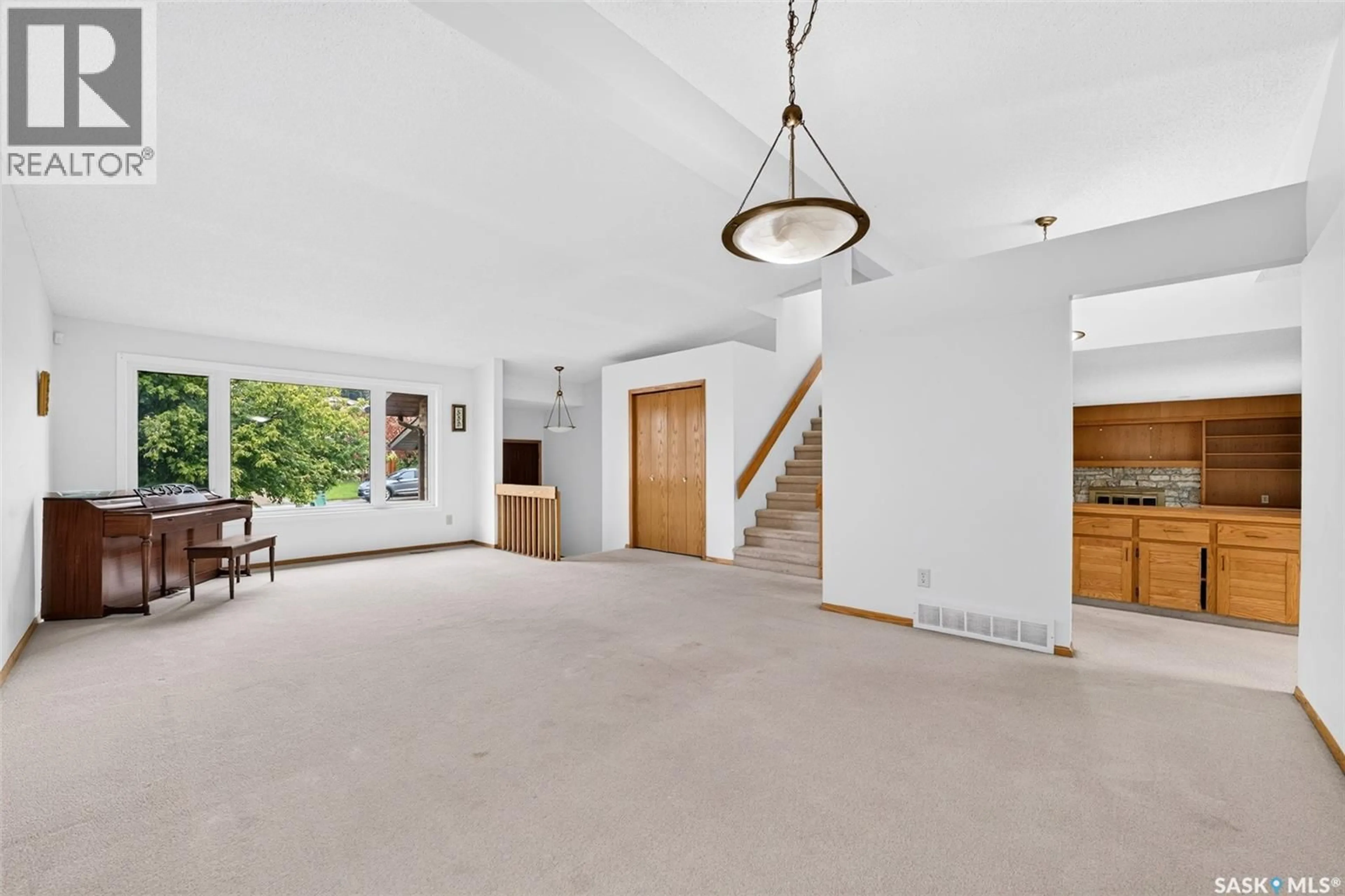 Indoor foyer for 3643 WHITE BAY, Regina Saskatchewan S4S7C9