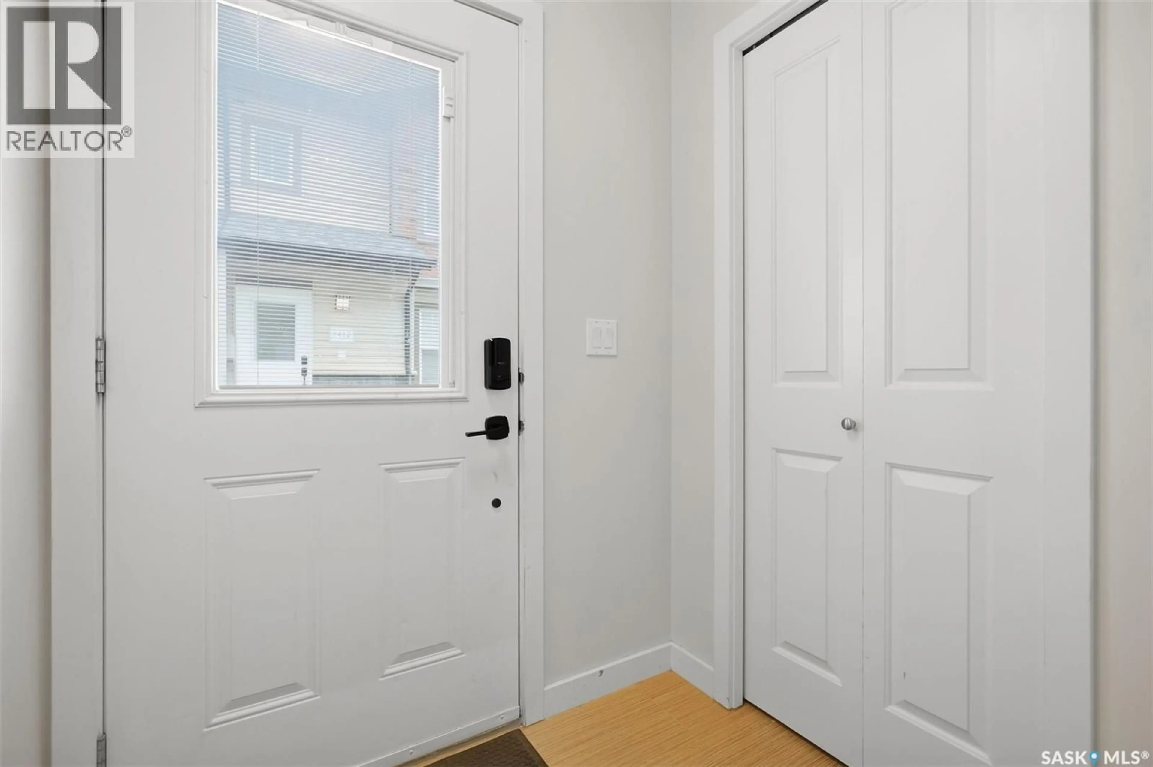 Indoor entryway for 1015 - 1502 PATRICK CRESCENT, Saskatoon Saskatchewan S7W0M6