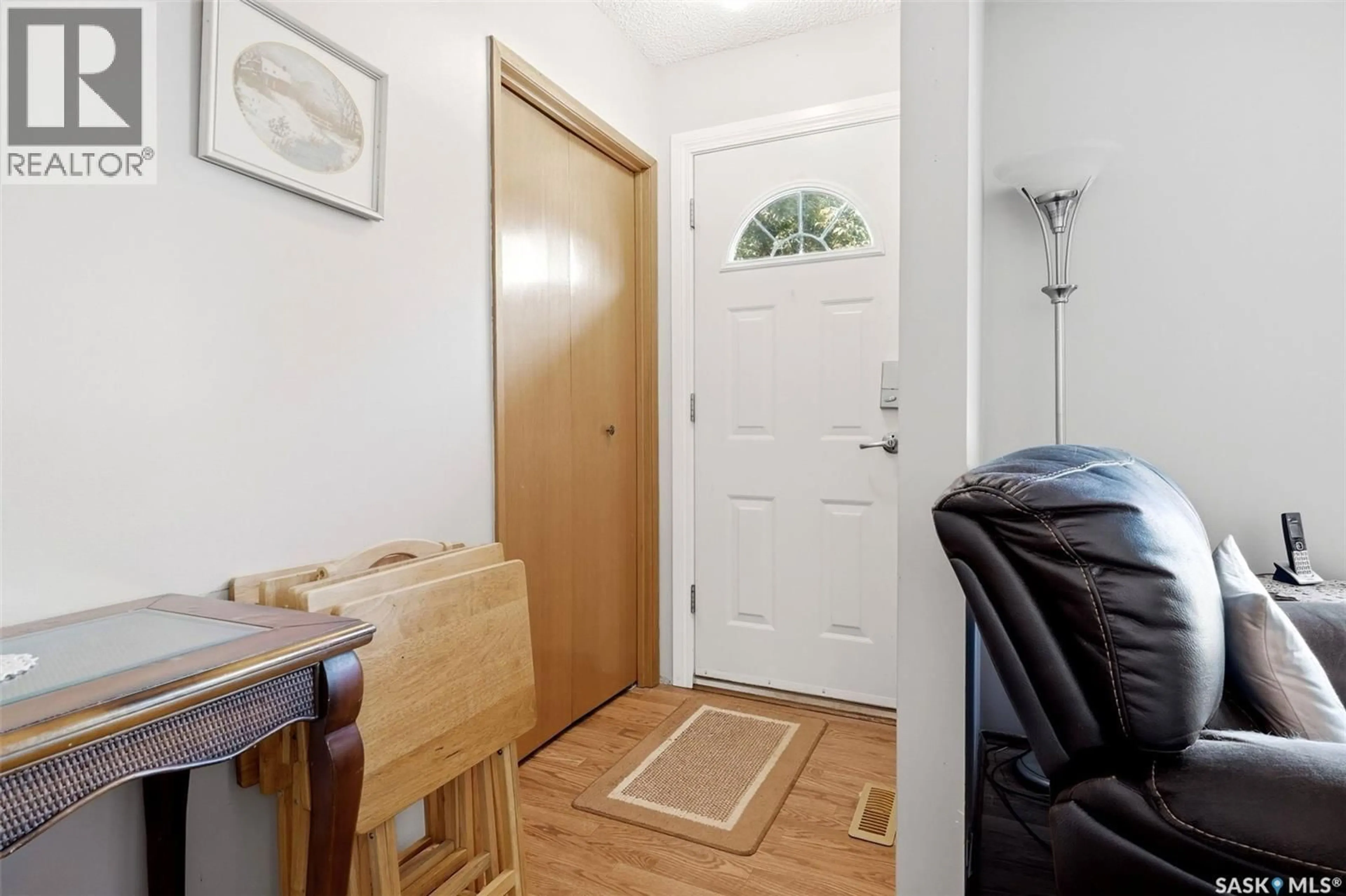 Indoor entryway for 39 KENNEDY CRESCENT, Regina Saskatchewan S4R6G3