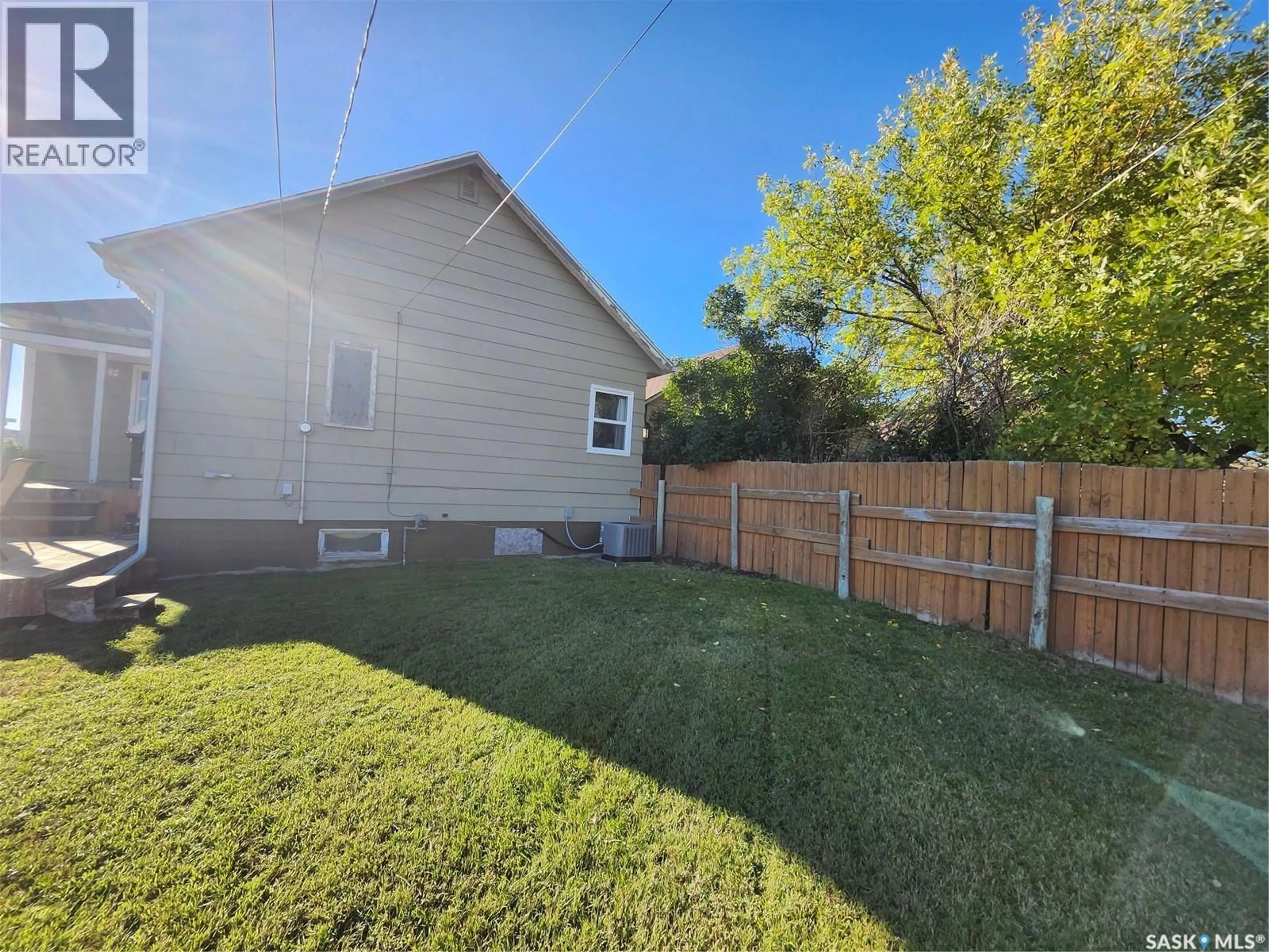 A pic from outside/outdoor area/front of a property/back of a property/a pic from drone, street for 201 1ST STREET, Cabri Saskatchewan S0N0J0