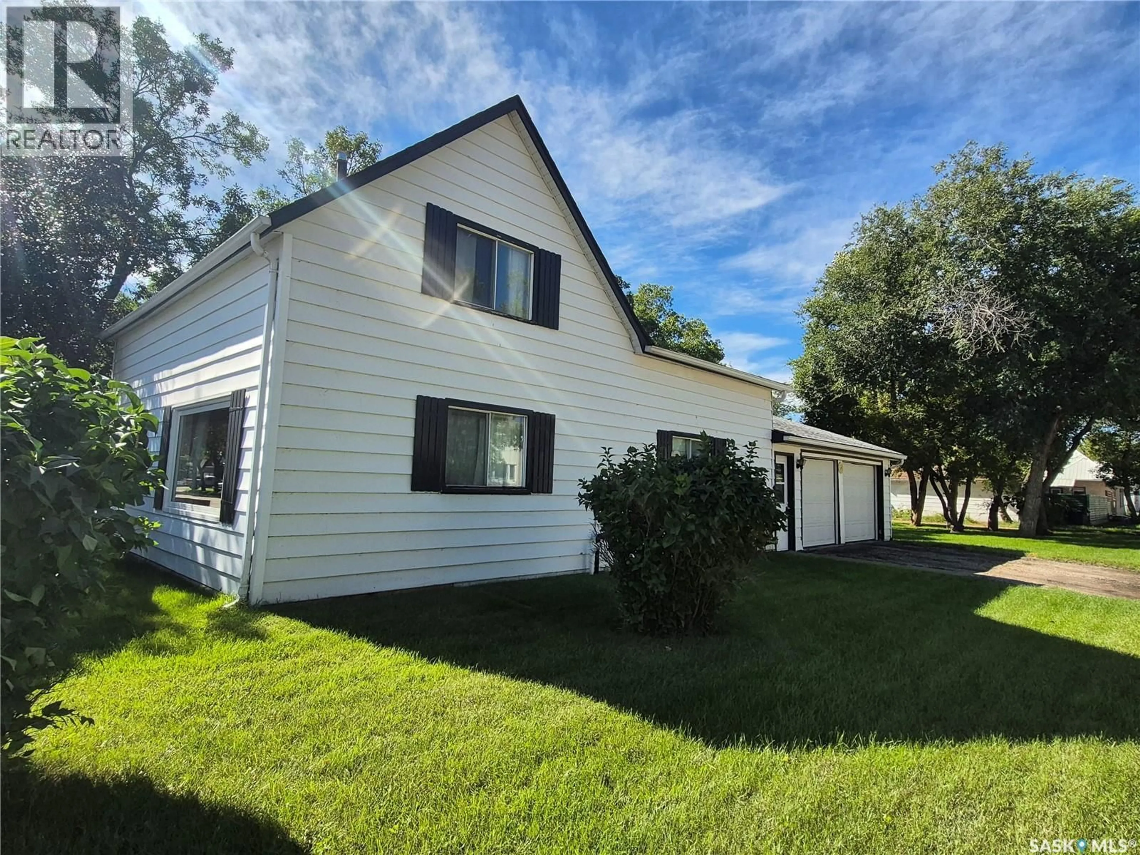 Home with vinyl exterior material, unknown for 239 9TH STREET, Weyburn Saskatchewan S4H1E9