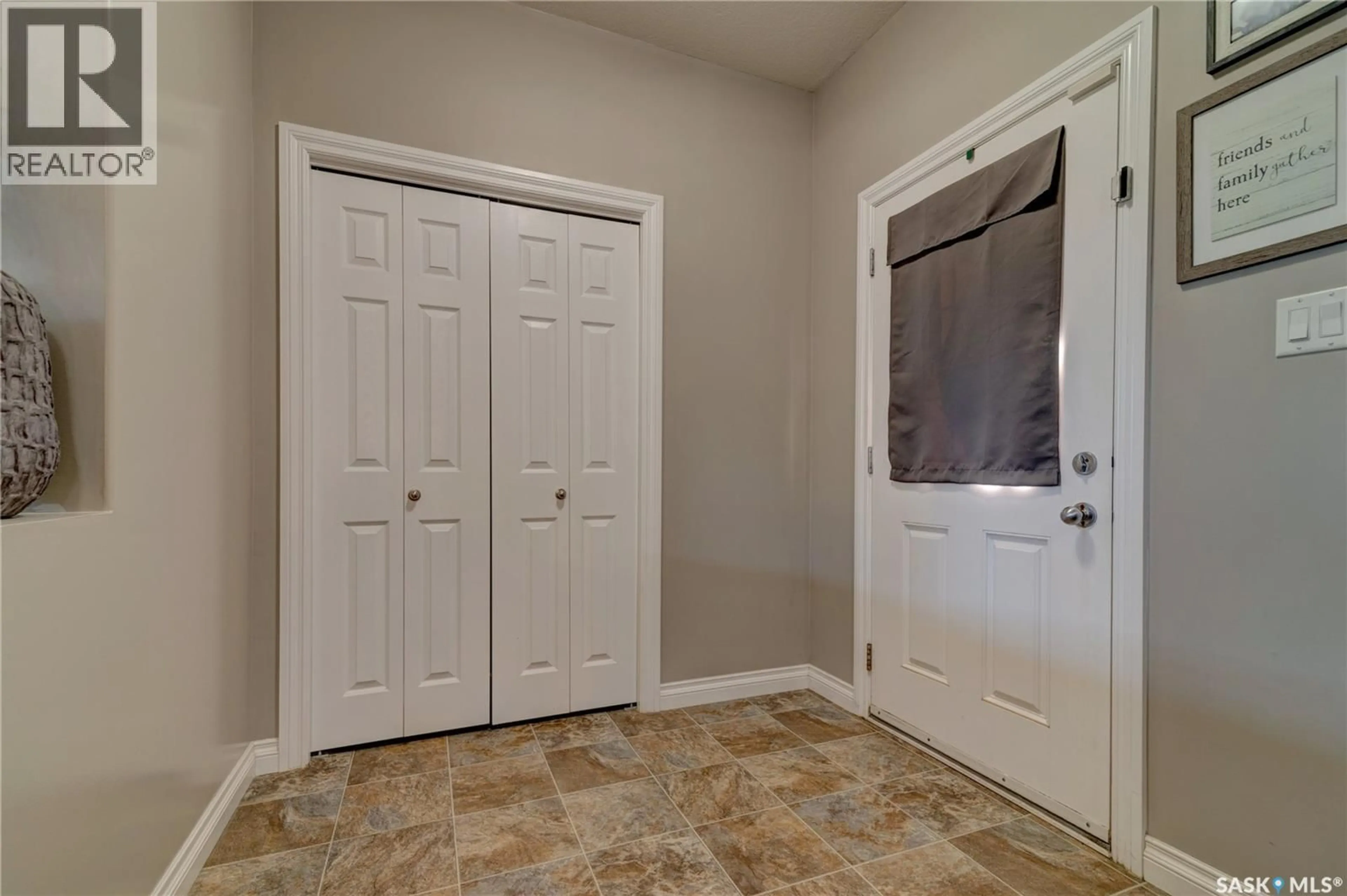 Indoor entryway for 4826 MAZINKE CRESCENT, Regina Saskatchewan S4X4V1