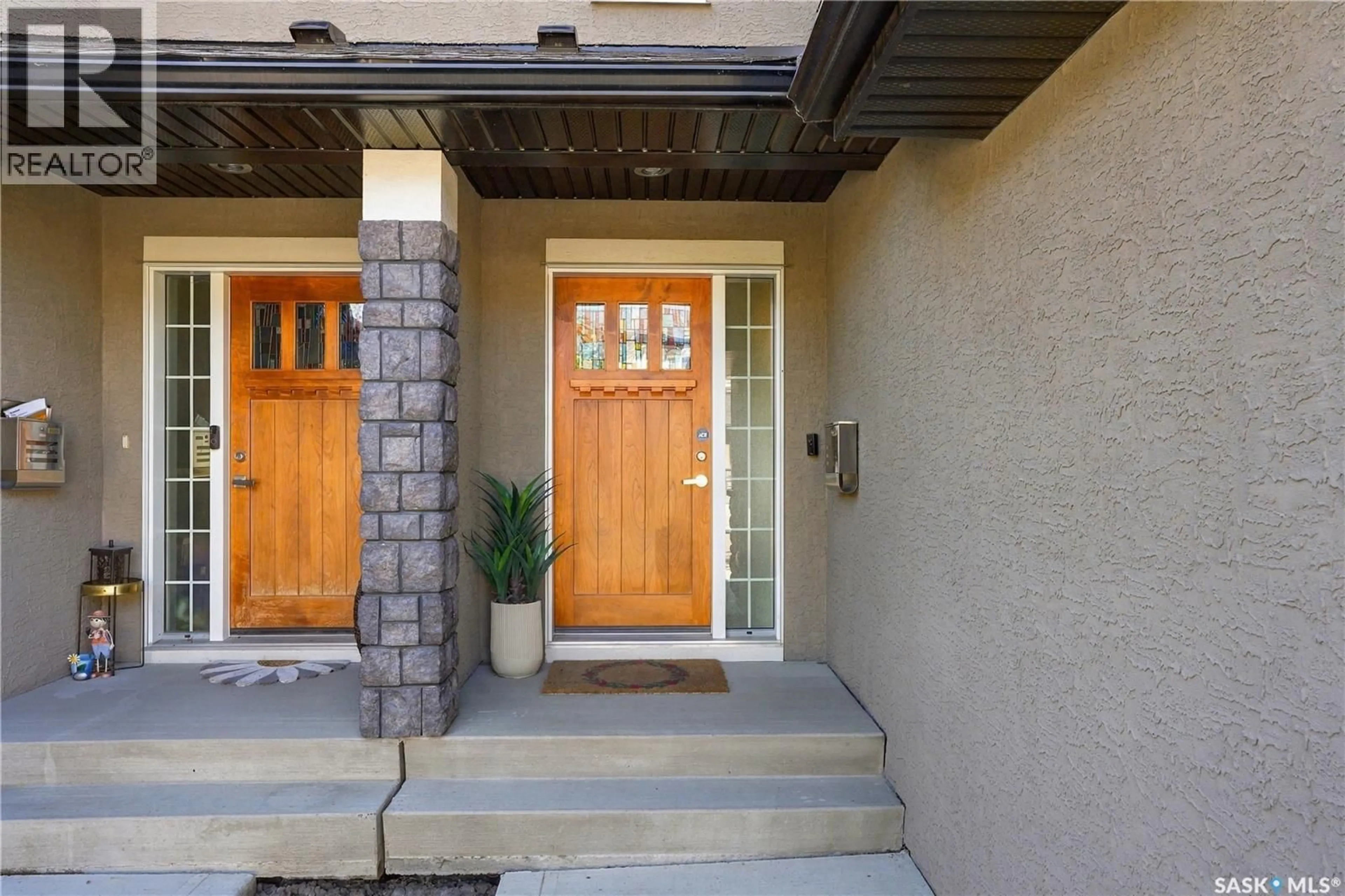Indoor entryway for 402 - 1555 PATON CRESCENT, Saskatoon Saskatchewan S7W0V5