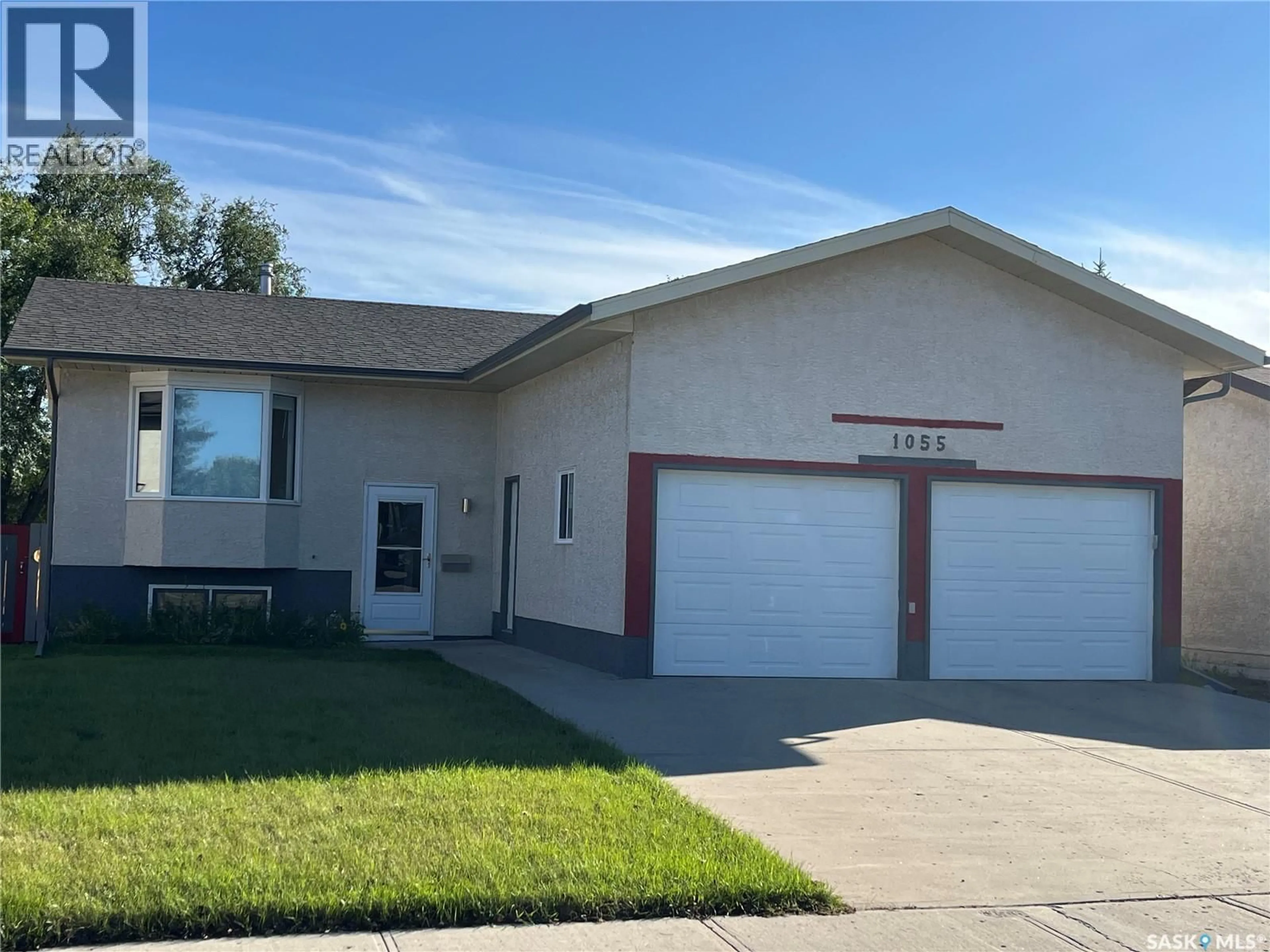 Home with vinyl exterior material, street for 1055 KENDERDINE DRIVE, Regina Saskatchewan S4X4H5