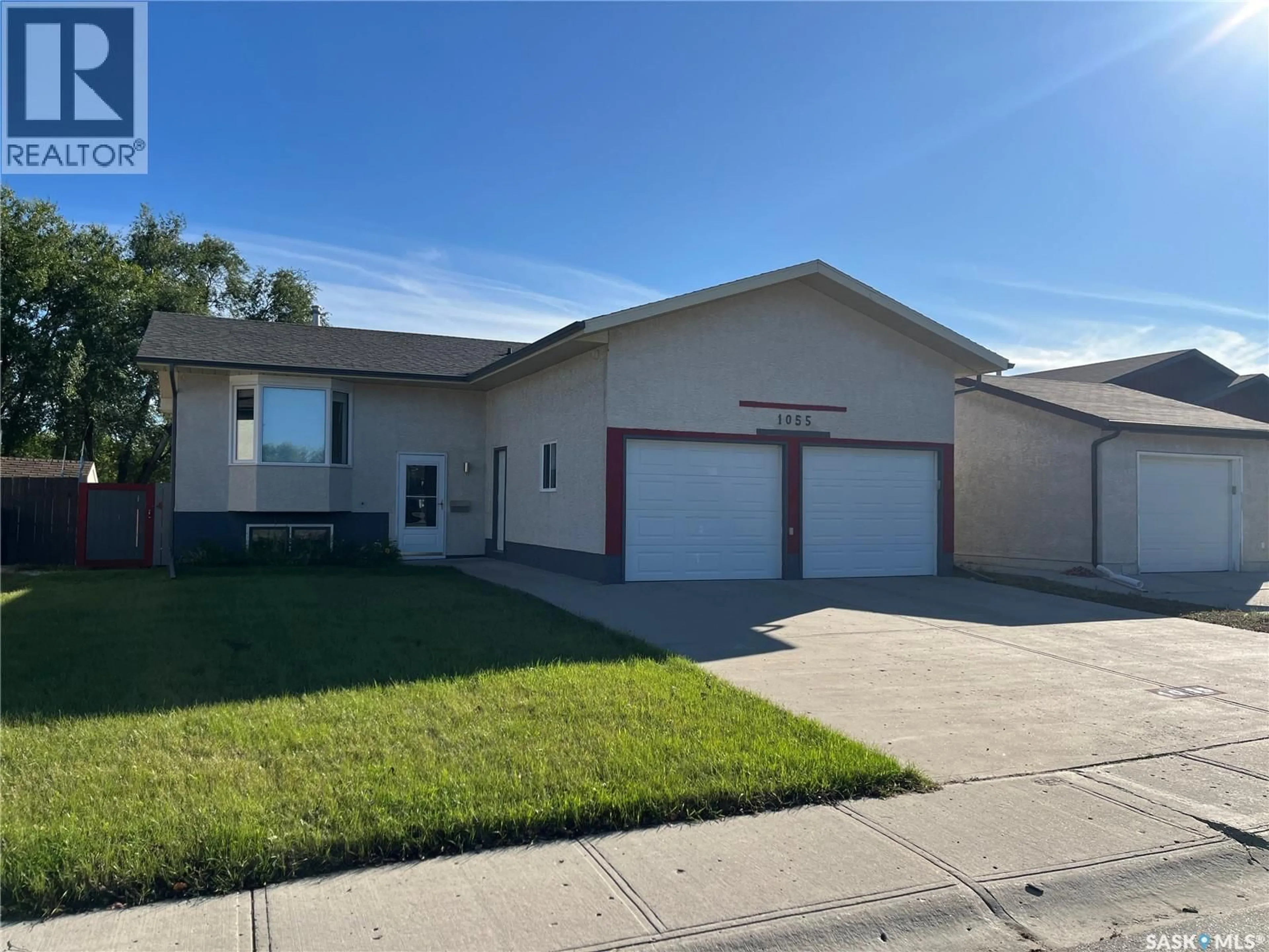Home with vinyl exterior material, street for 1055 KENDERDINE DRIVE, Regina Saskatchewan S4X4H5