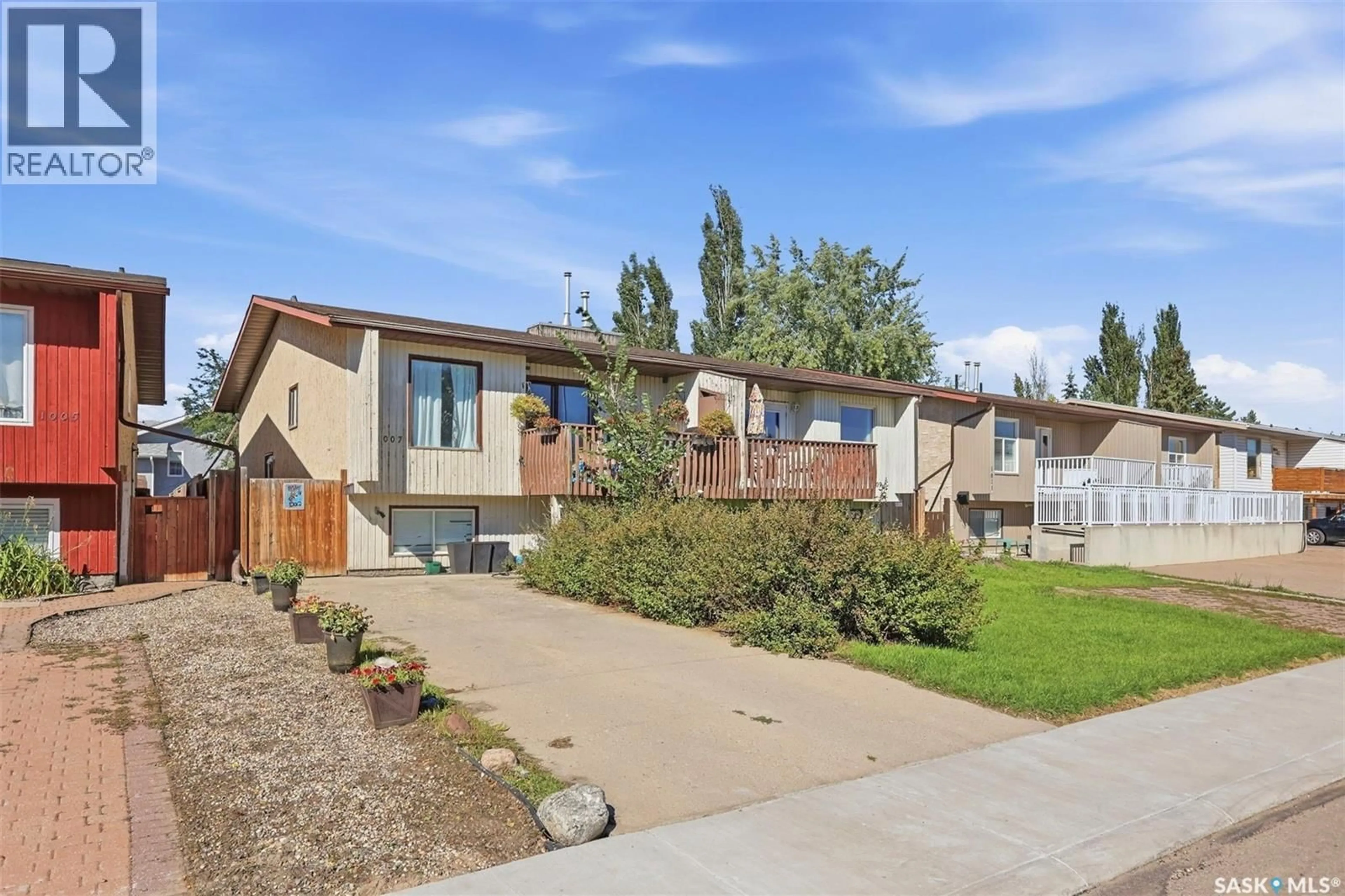 Home with vinyl exterior material, street for 1007-1009 MCCORMACK ROAD, Saskatoon Saskatchewan S7M5C2