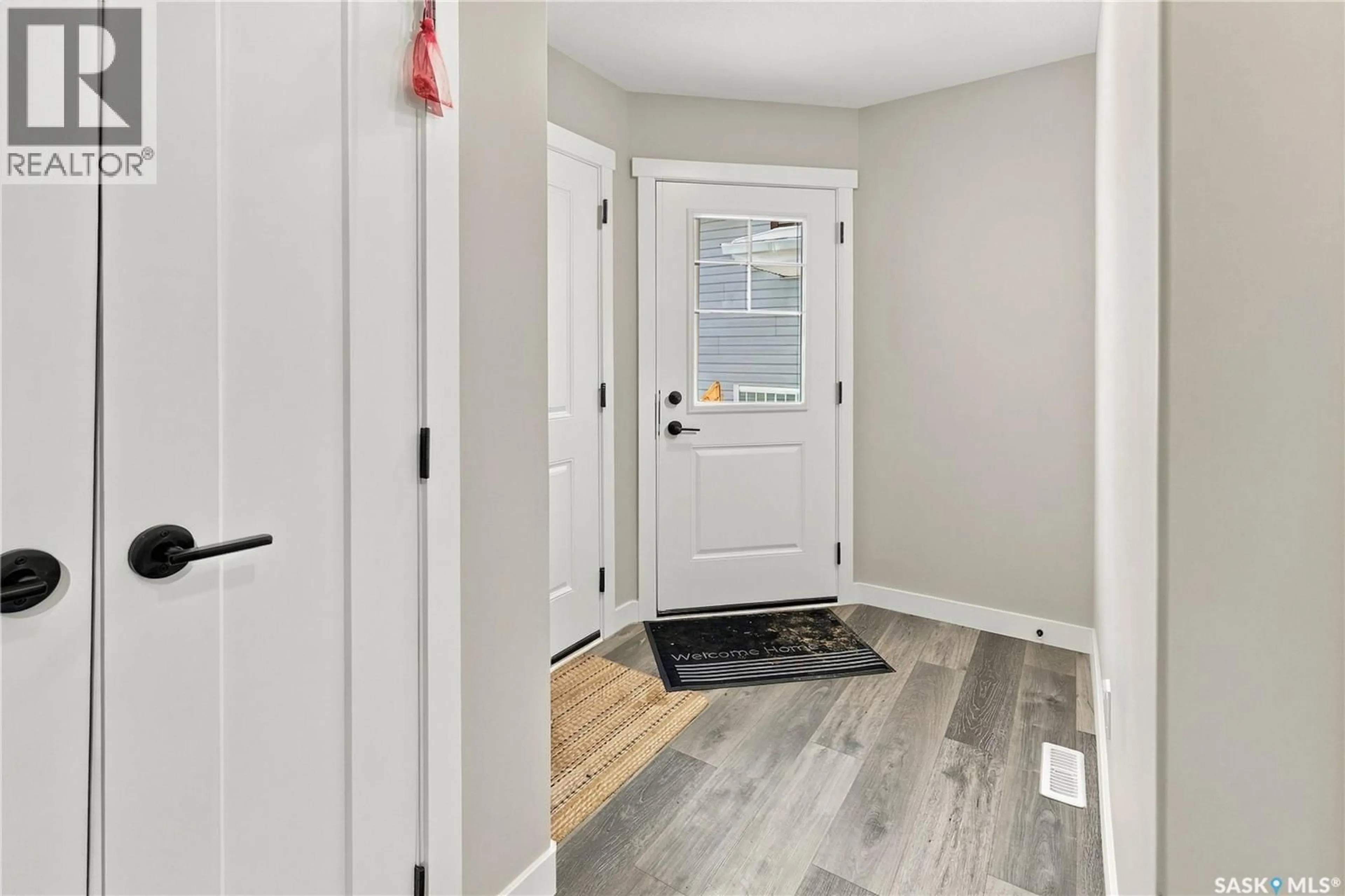 Indoor entryway for 3060 DUMONT WAY, Regina Saskatchewan S4V3Z3