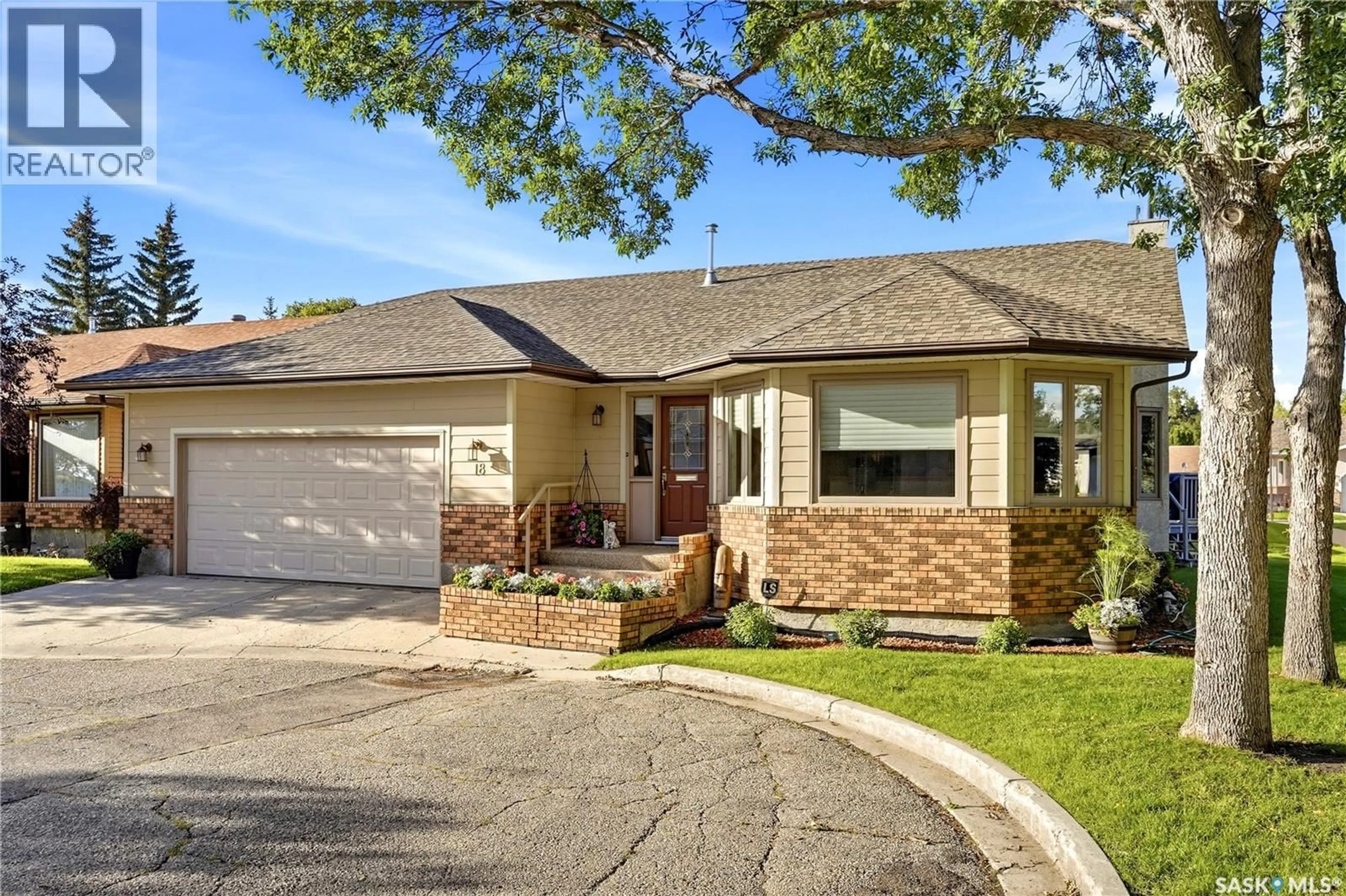 Home with brick exterior material, street for 18 GREENCREST BAY, Regina Saskatchewan S4S7E9