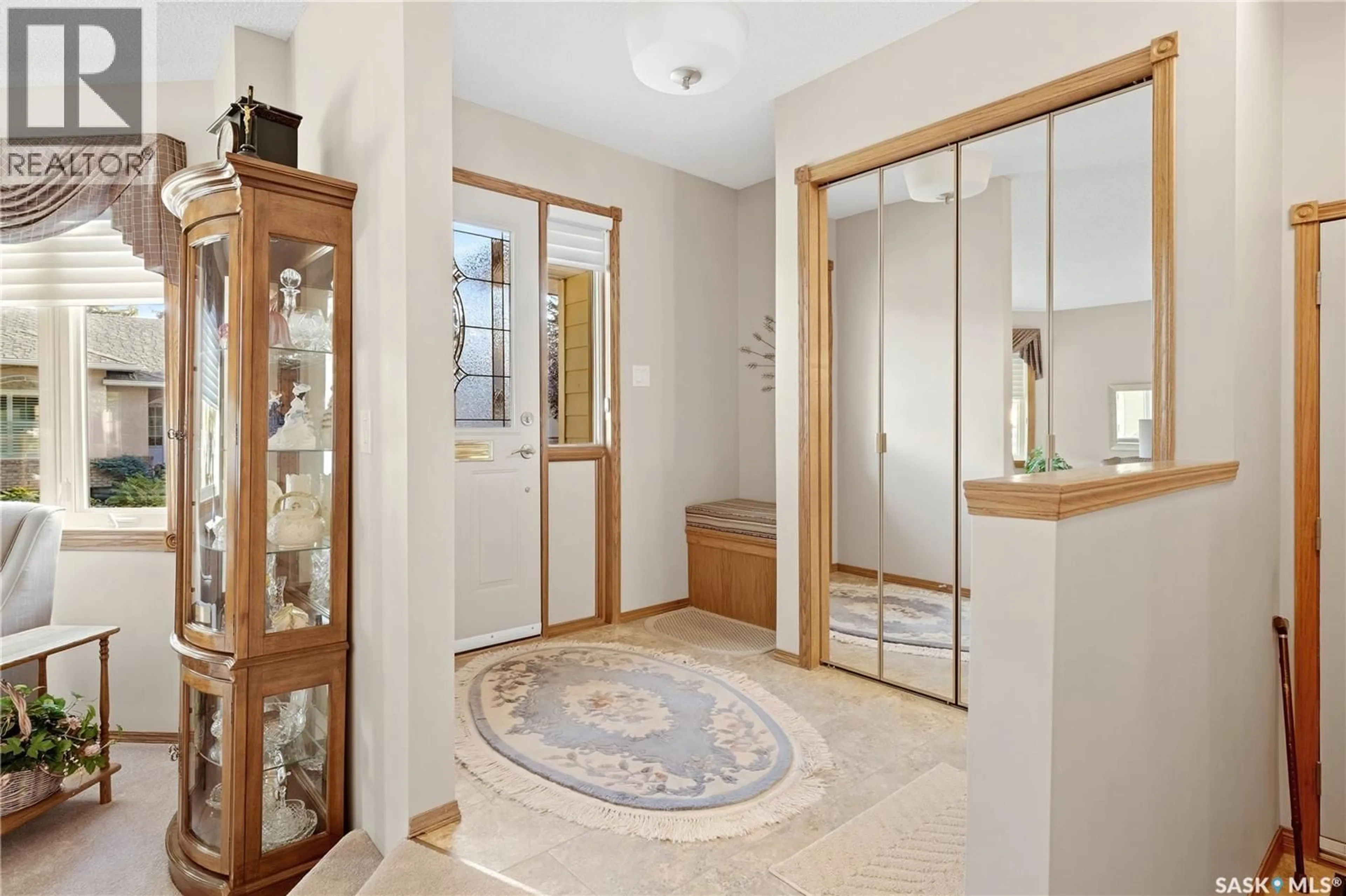 Indoor foyer for 18 GREENCREST BAY, Regina Saskatchewan S4S7E9