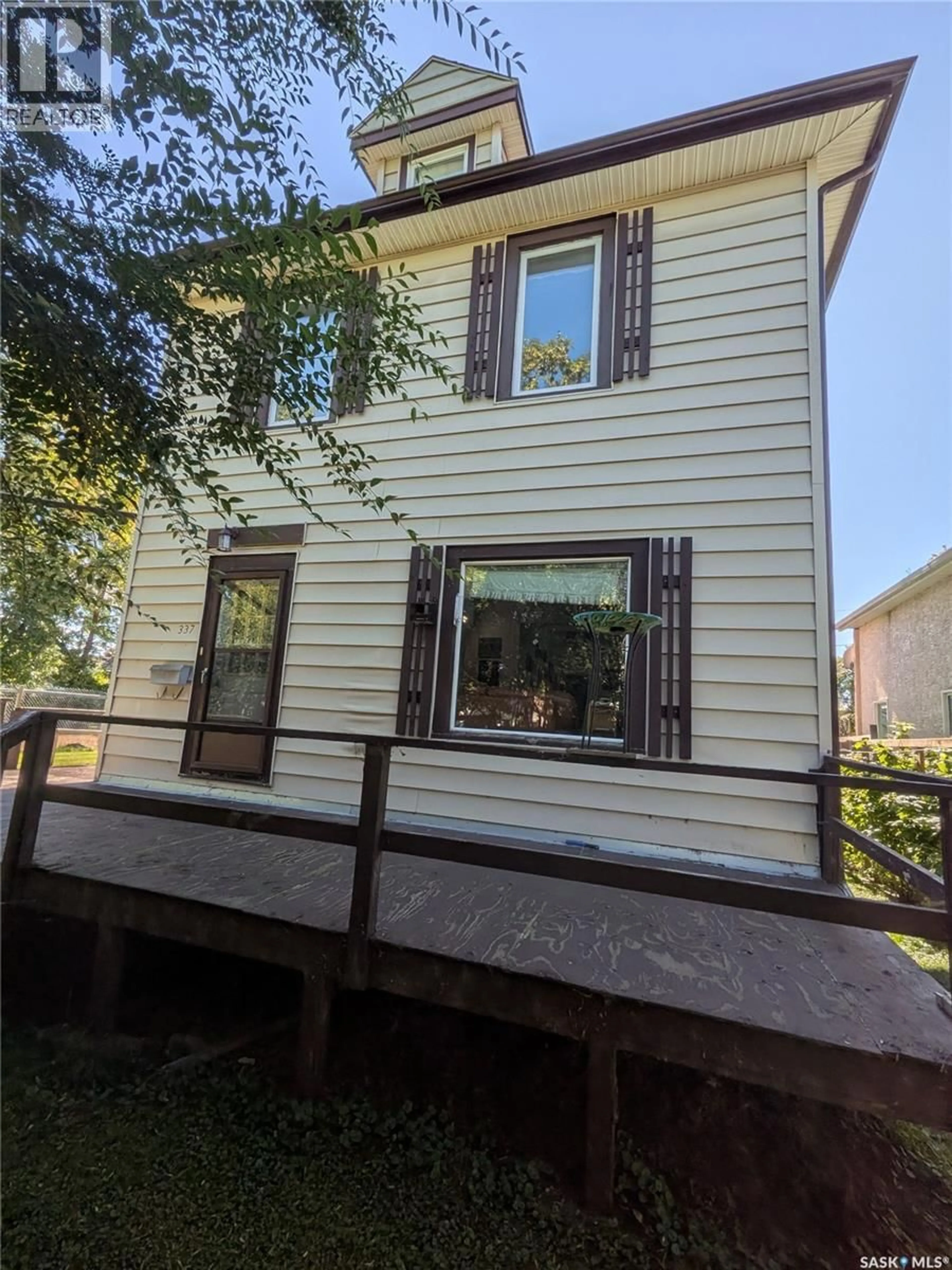 Home with vinyl exterior material, building for 337 9TH STREET, Prince Albert Saskatchewan S6V0X9