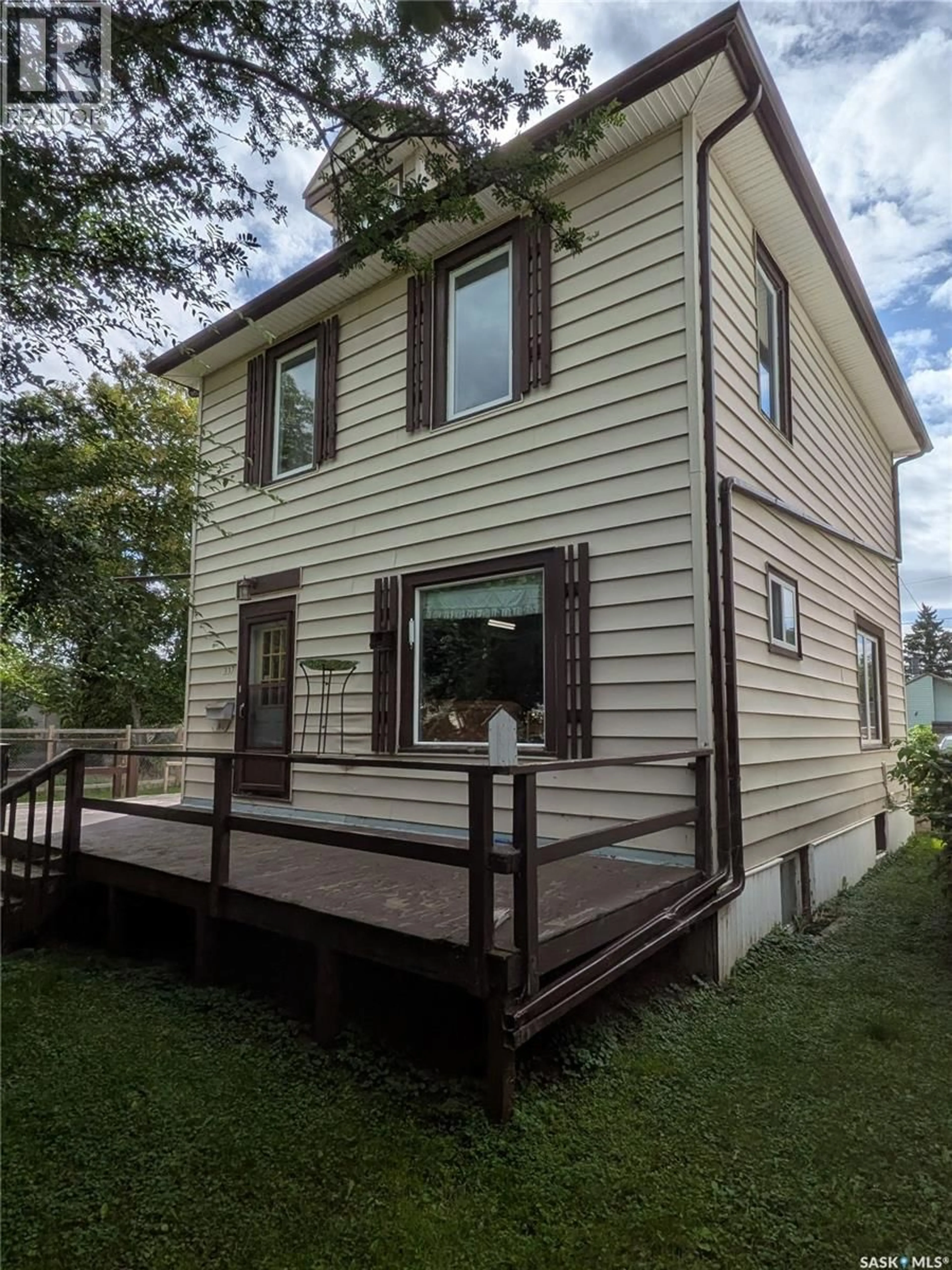 Home with vinyl exterior material, building for 337 9TH STREET, Prince Albert Saskatchewan S6V0X9