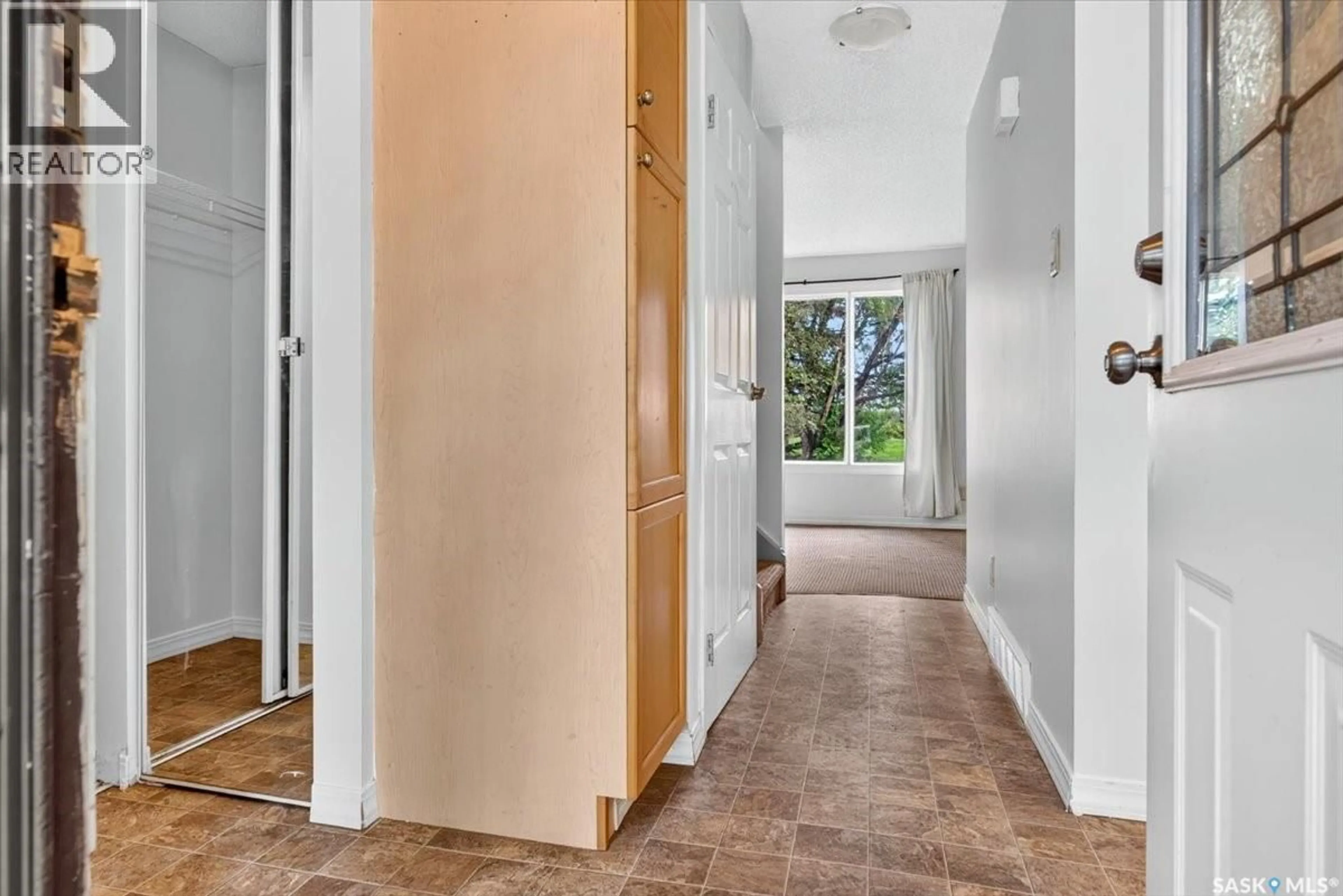 Indoor entryway for 3830 CASTLE ROAD, Regina Saskatchewan S4S6M7