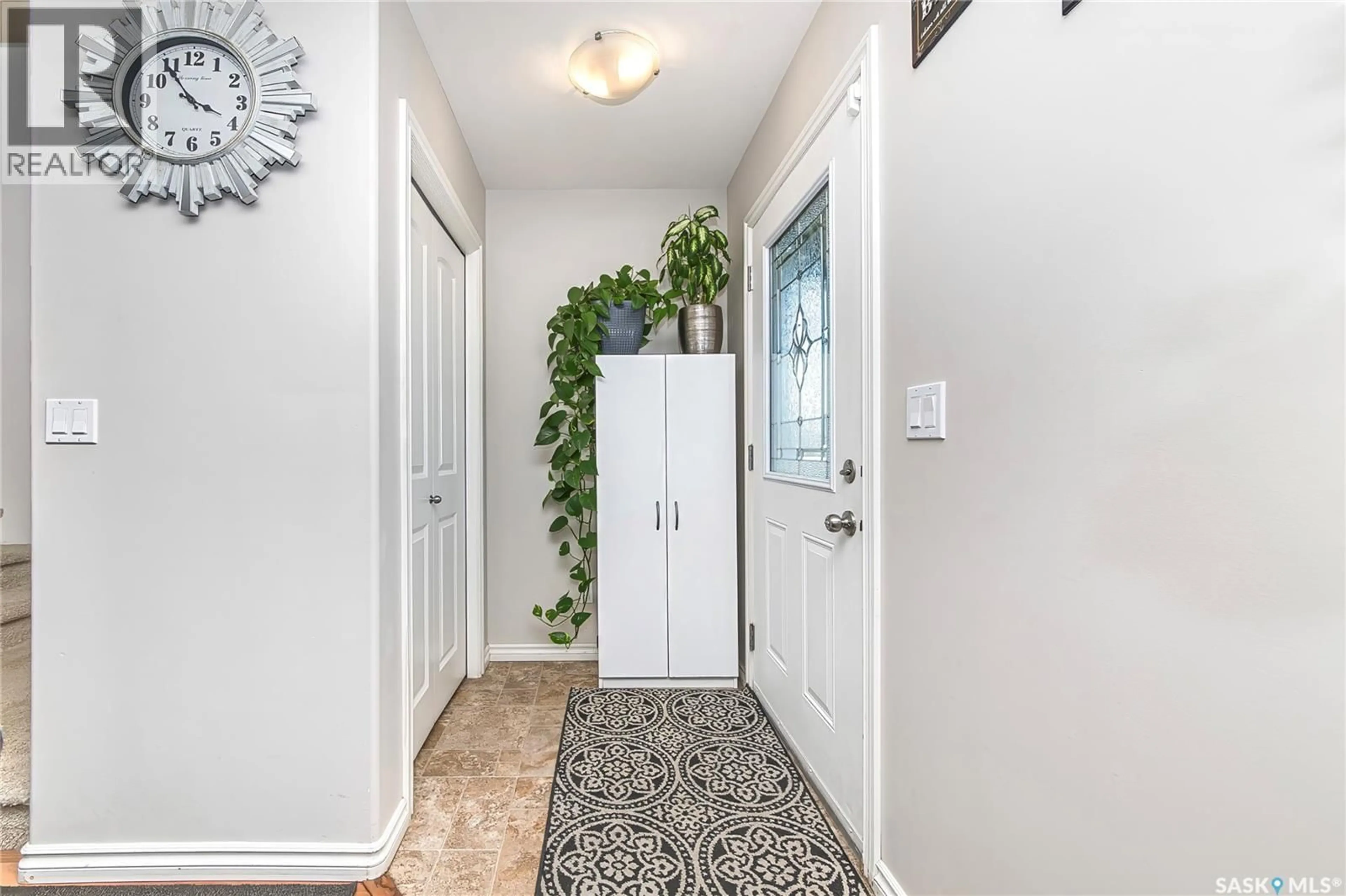 Indoor entryway for 511 COAD CRESCENT, Saskatoon Saskatchewan S7R0A7