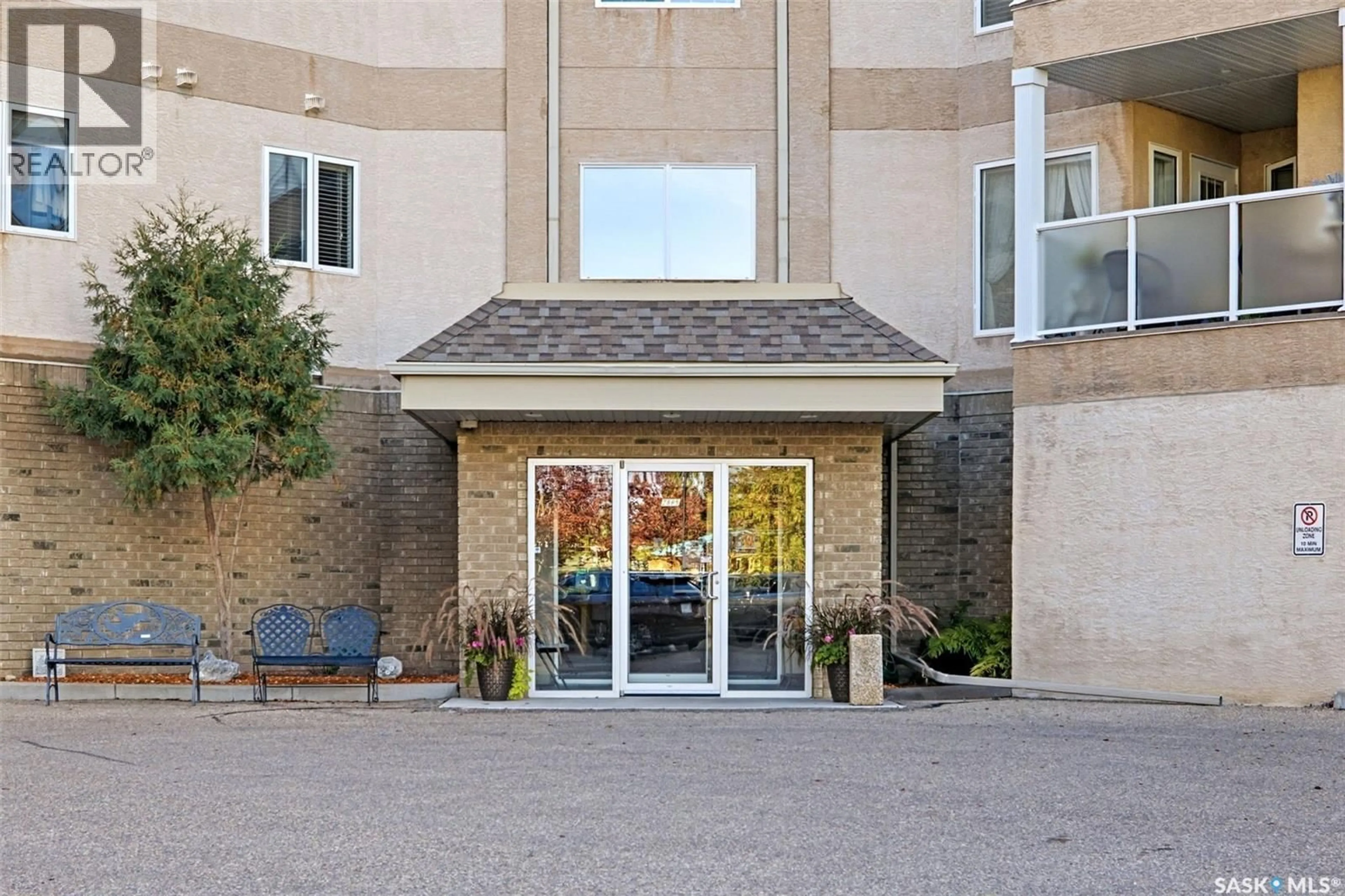 Indoor foyer for 411 - 2885 ARENS ROAD, Regina Saskatchewan S4V3G5