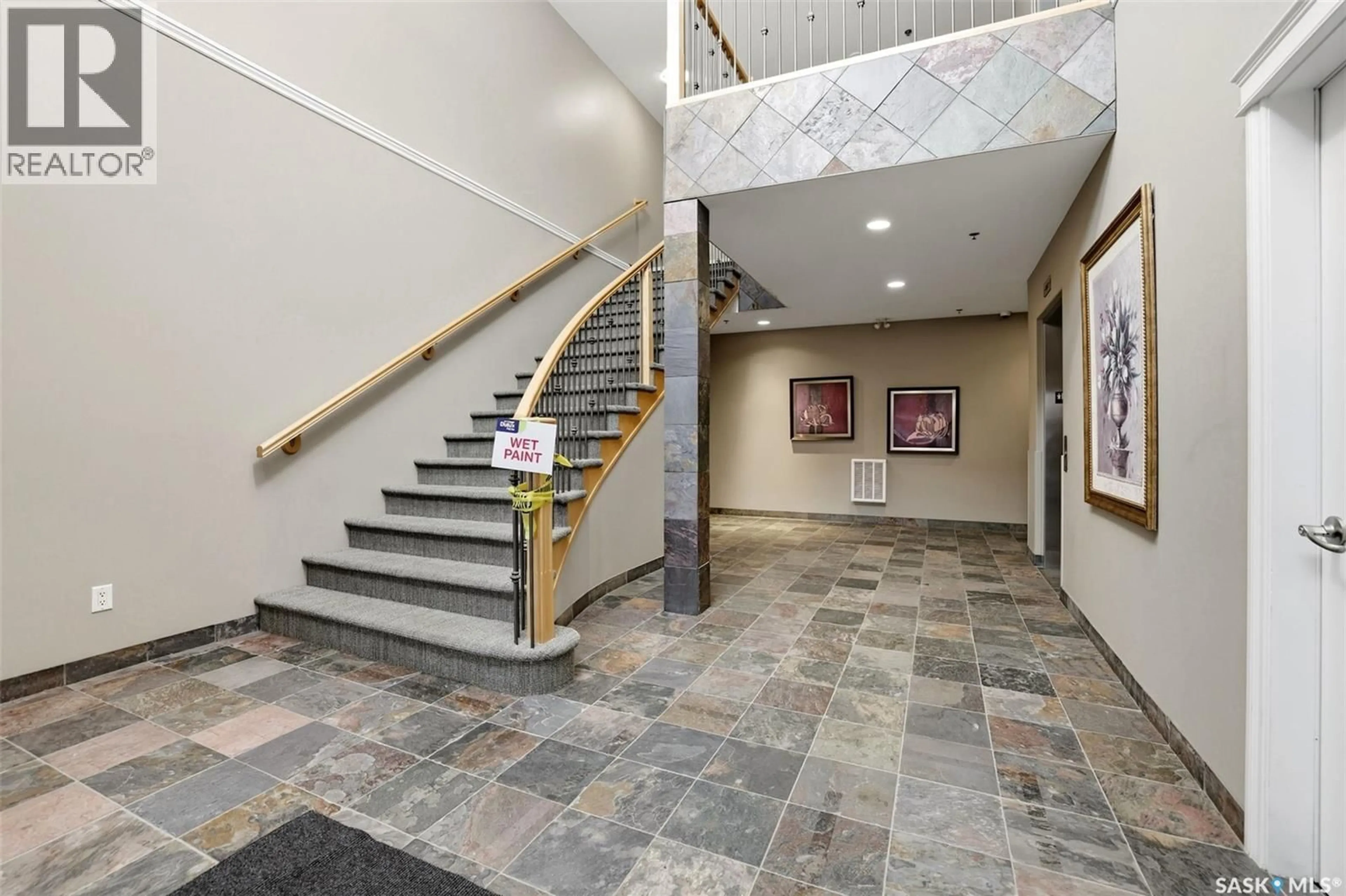 Indoor foyer for 411 - 2885 ARENS ROAD, Regina Saskatchewan S4V3G5
