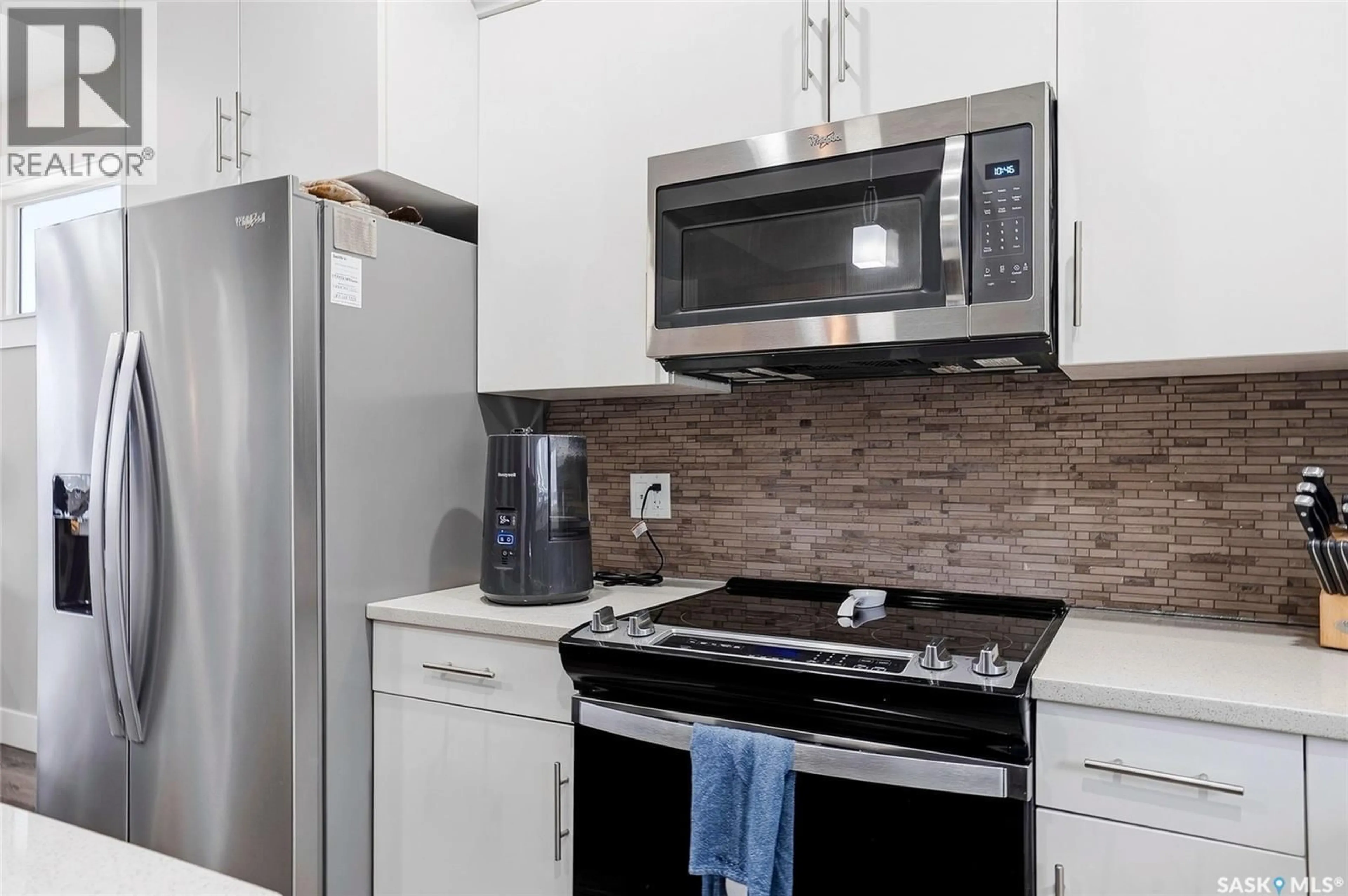 Standard kitchen, unknown for W - 212 3220 11TH STREET, Saskatoon Saskatchewan S7M5M4