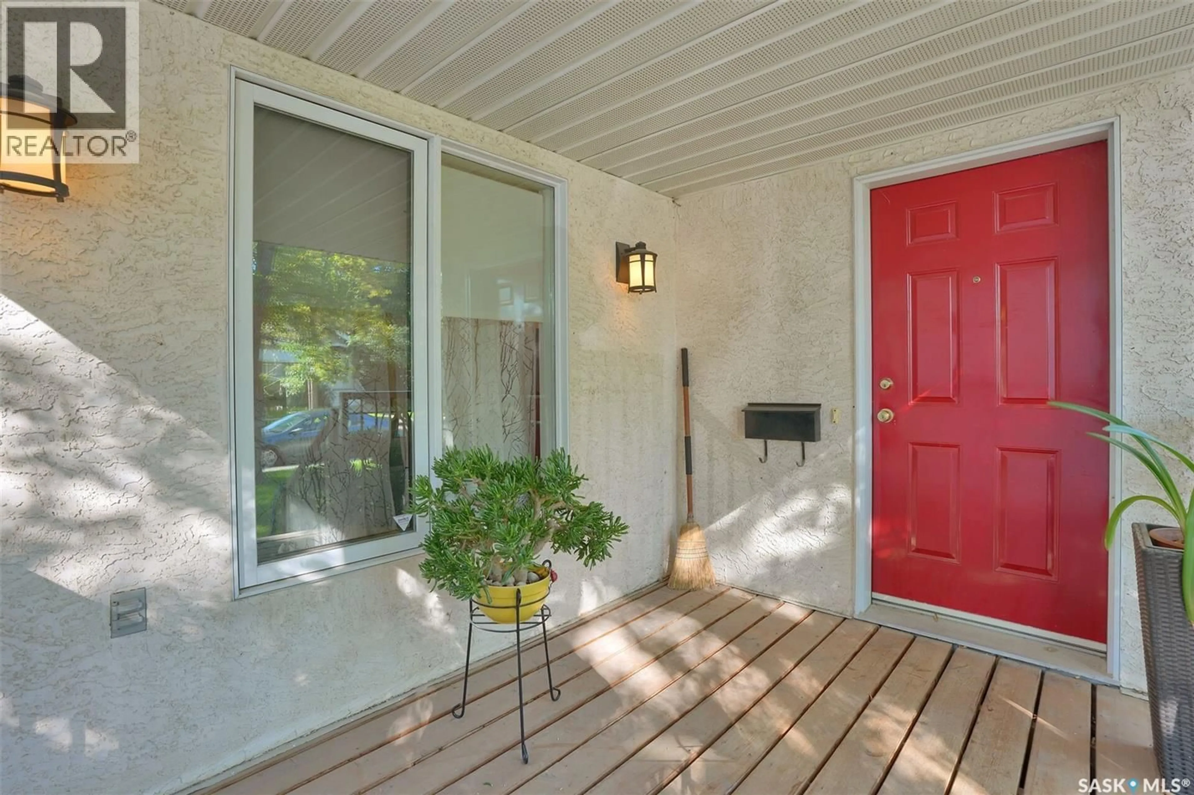 Indoor entryway for 2124 PRINCESS STREET, Regina Saskatchewan S4V3Z6