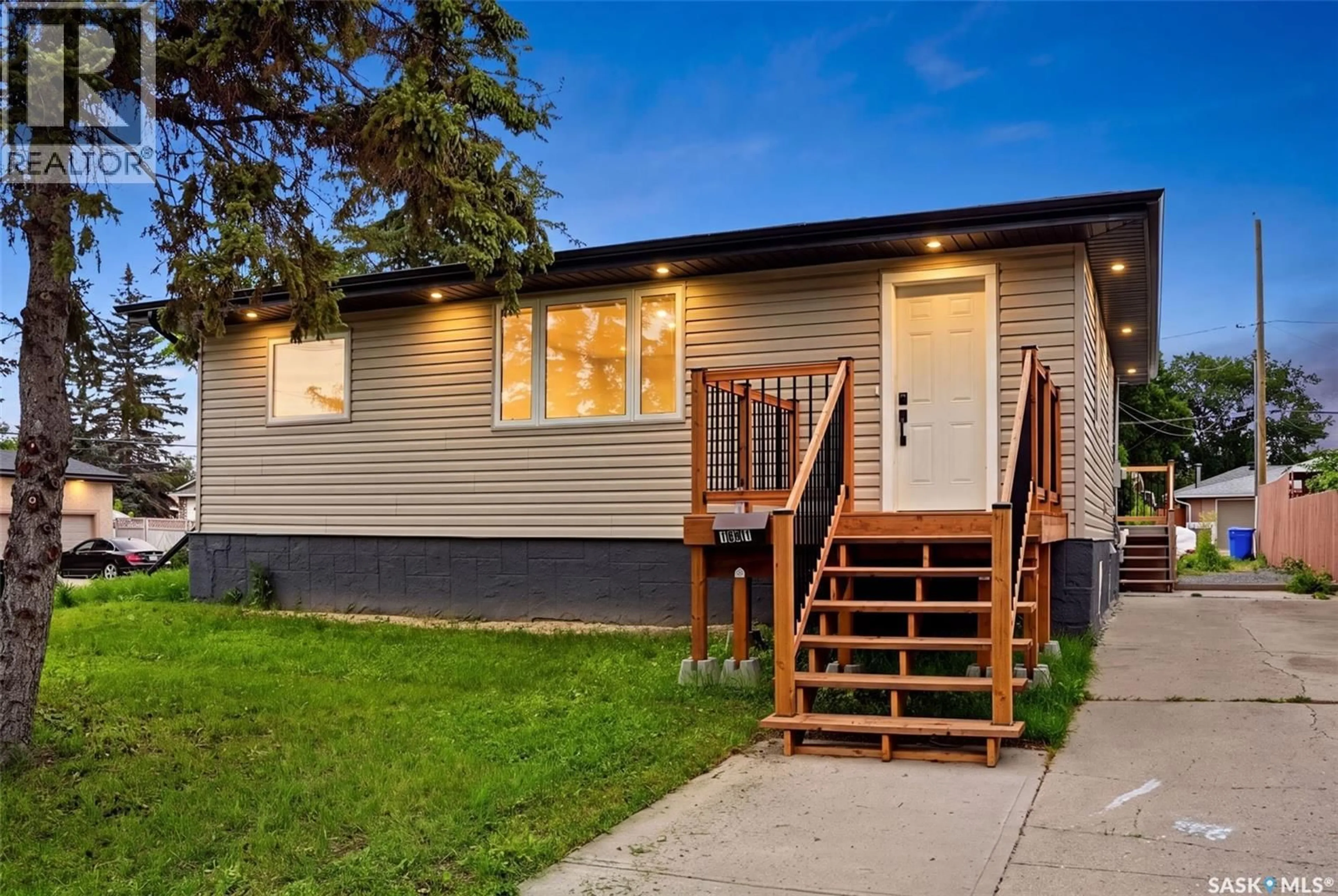 Home with vinyl exterior material, street for 1601 LACON STREET, Regina Saskatchewan S4N1Z5
