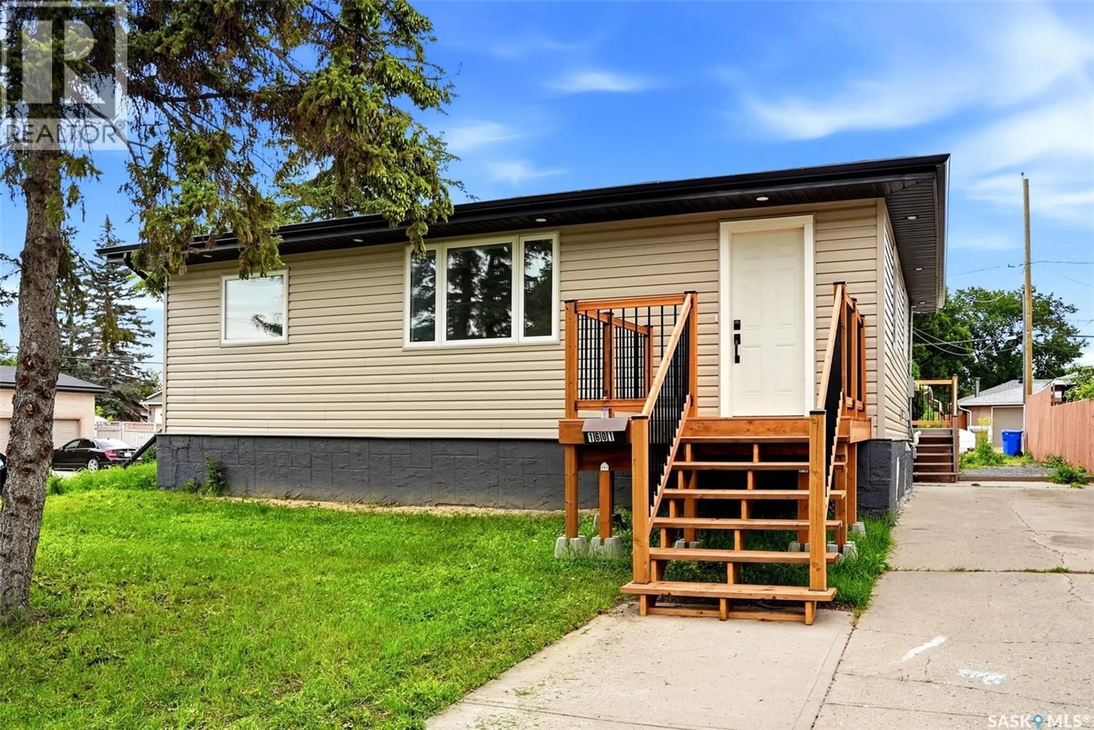 Home with vinyl exterior material, street for 1601 LACON STREET, Regina Saskatchewan S4N1Z5