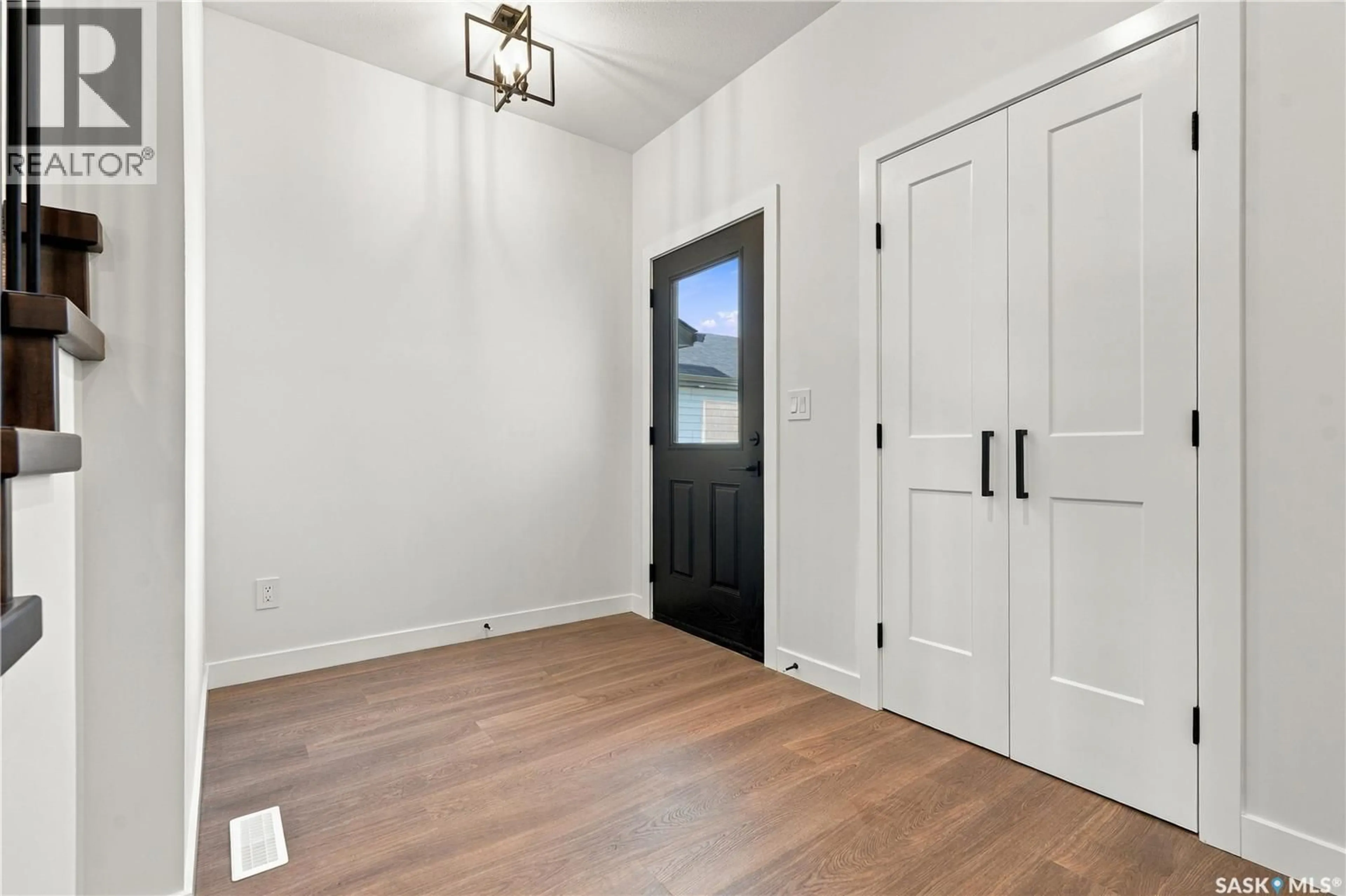 Indoor entryway for 251 DORAN WAY, Saskatoon Saskatchewan S7V0Z7